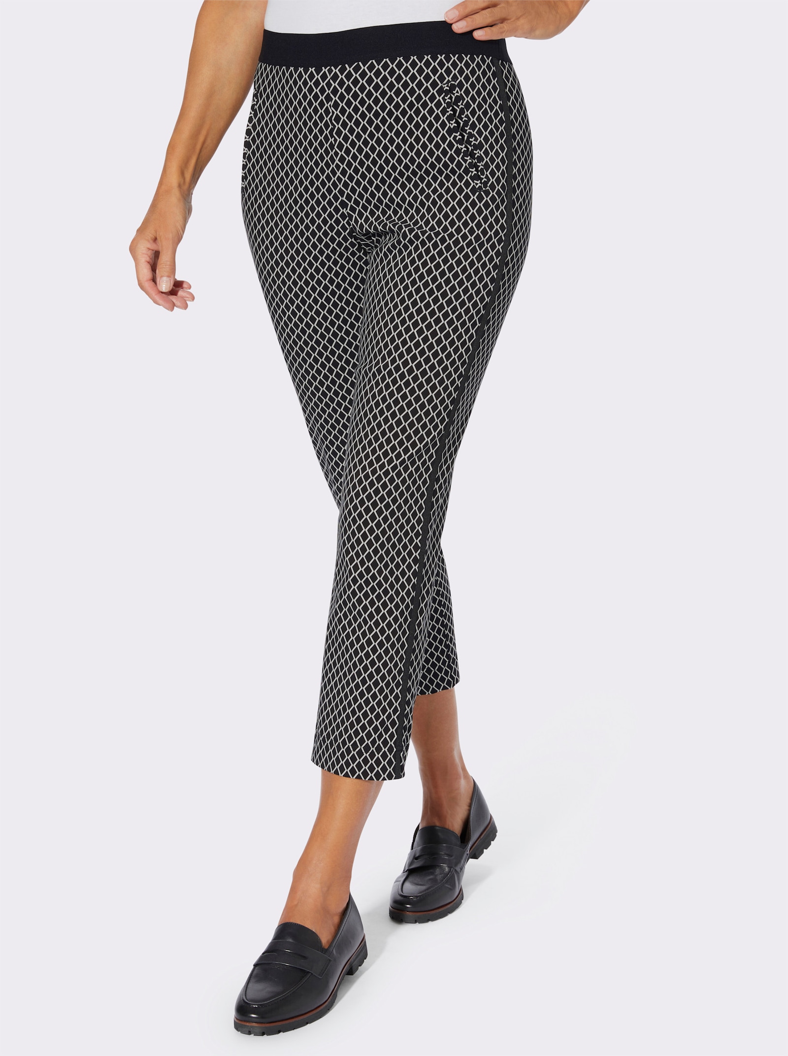 Schlupfhose mit Minimal-Dessin - schwarz-weiß-bedruckt