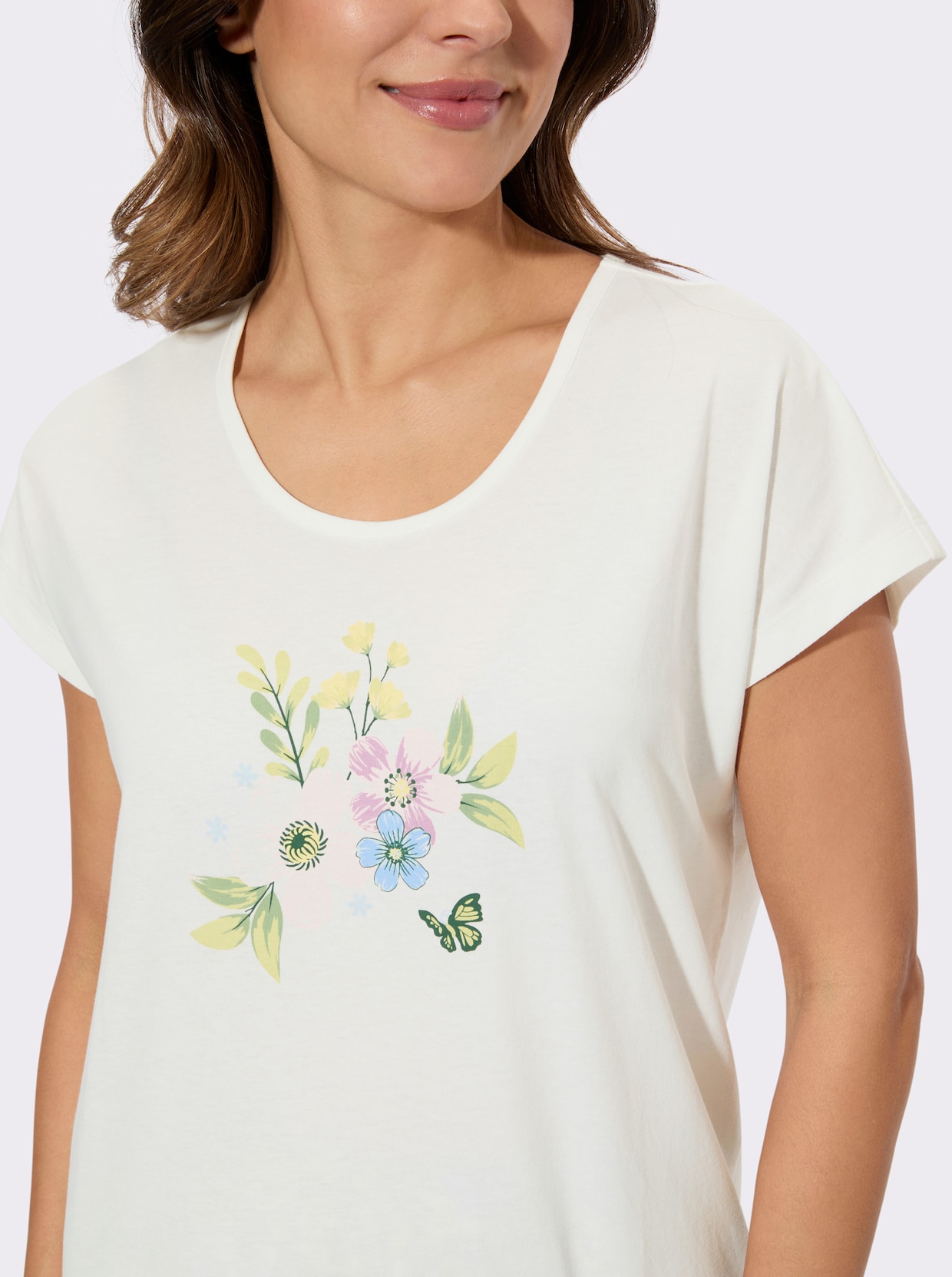 Kortärmad pyjamas i blommönster - ecru-eukalyptus, med tryck