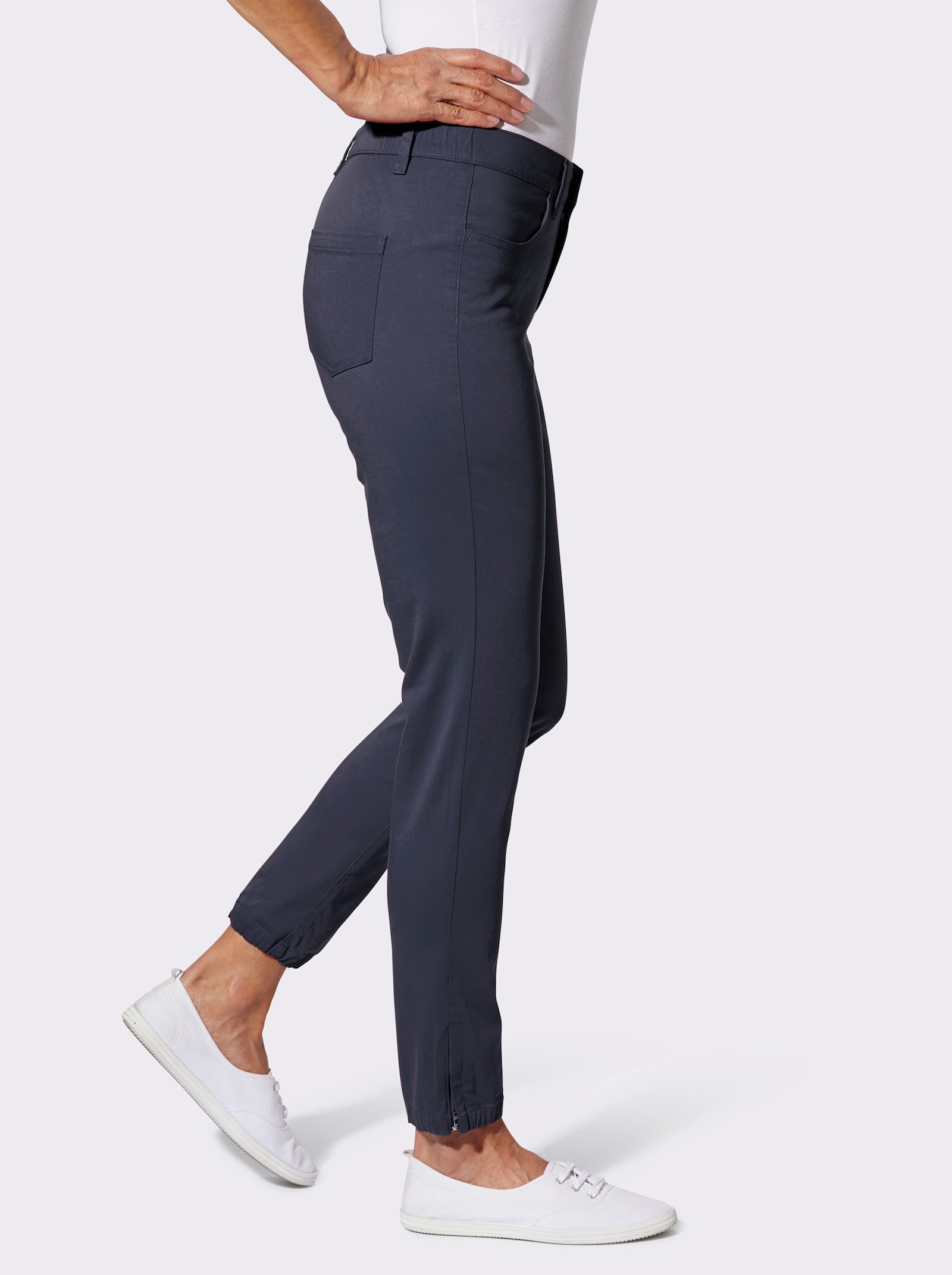 Jeans mit Reissverschluss am Saum - marine