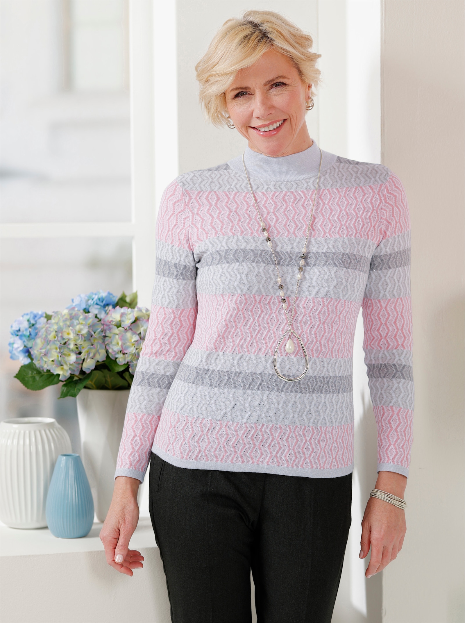 Stehkragenpullover mit Glanzgarn-Fäden - hortensie-hellgrau-gemustert