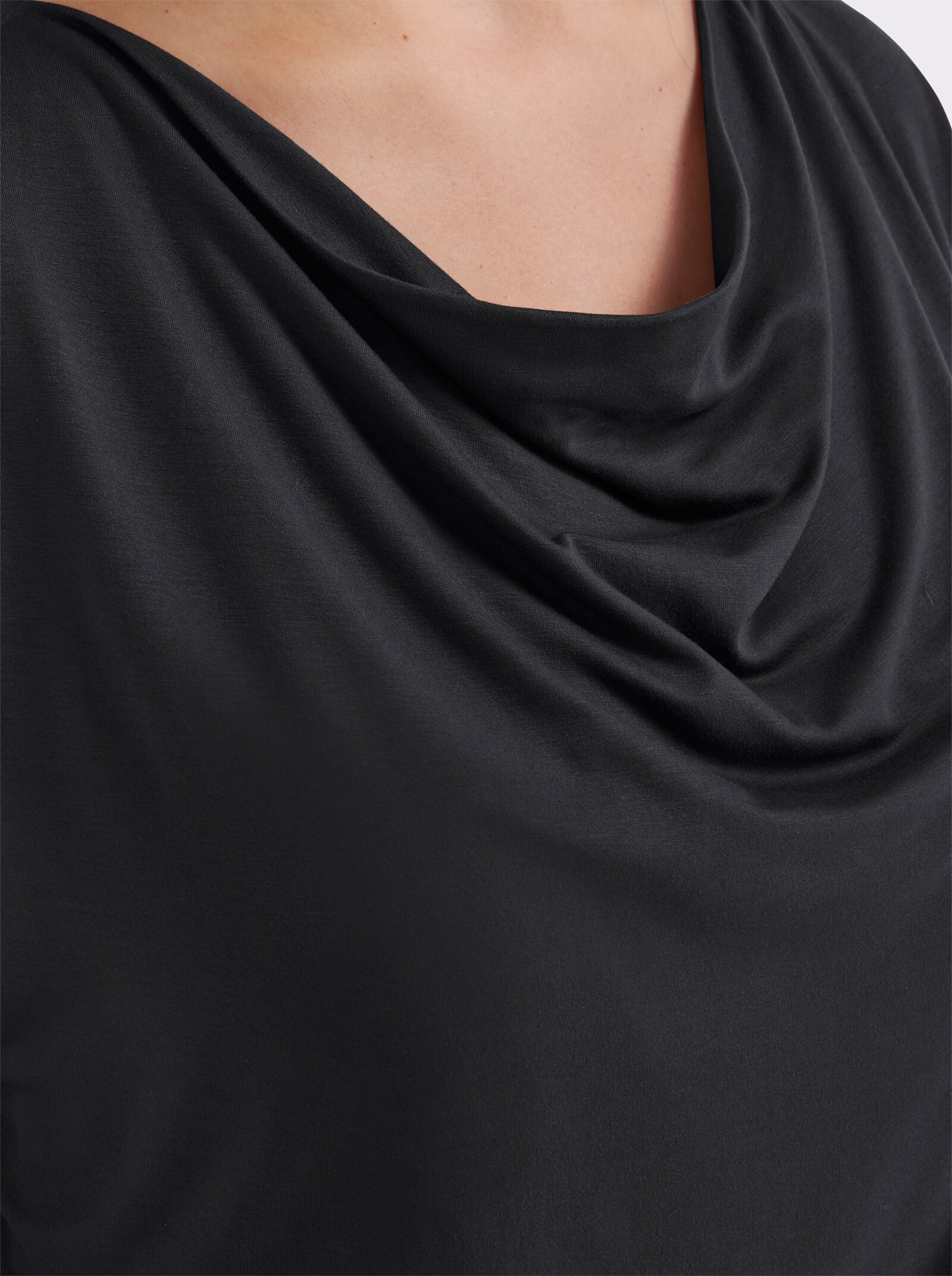 sheego Wasserfallshirt mit überschnittenen Ärmeln - schwarz