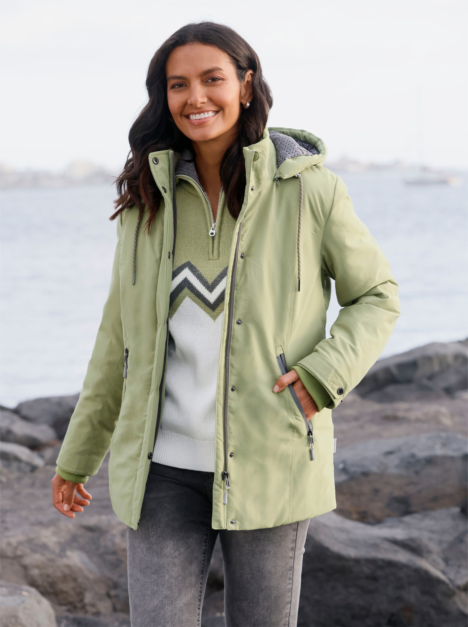 Jacke mit weitenregulierbaren Ärmeln - schilf