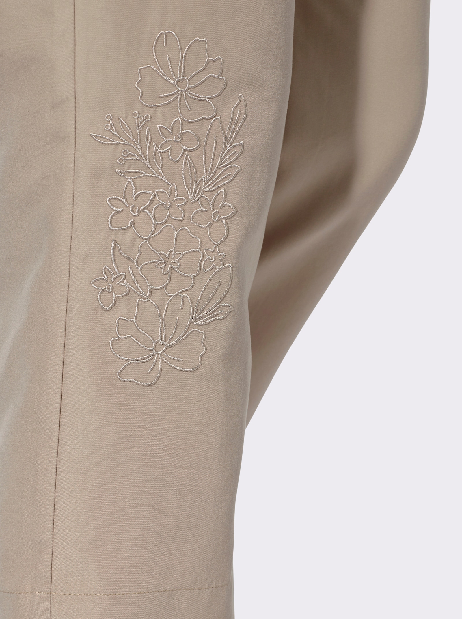 3/4-Hose in Microfaser-Qualität, bestickt - beige