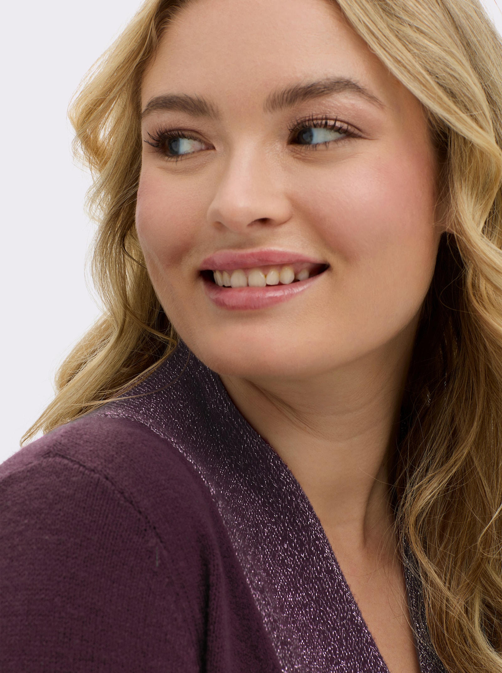 sheego Longpullover mit hohem Schlitz und Glitzerblende - burgund-flieder-meliert