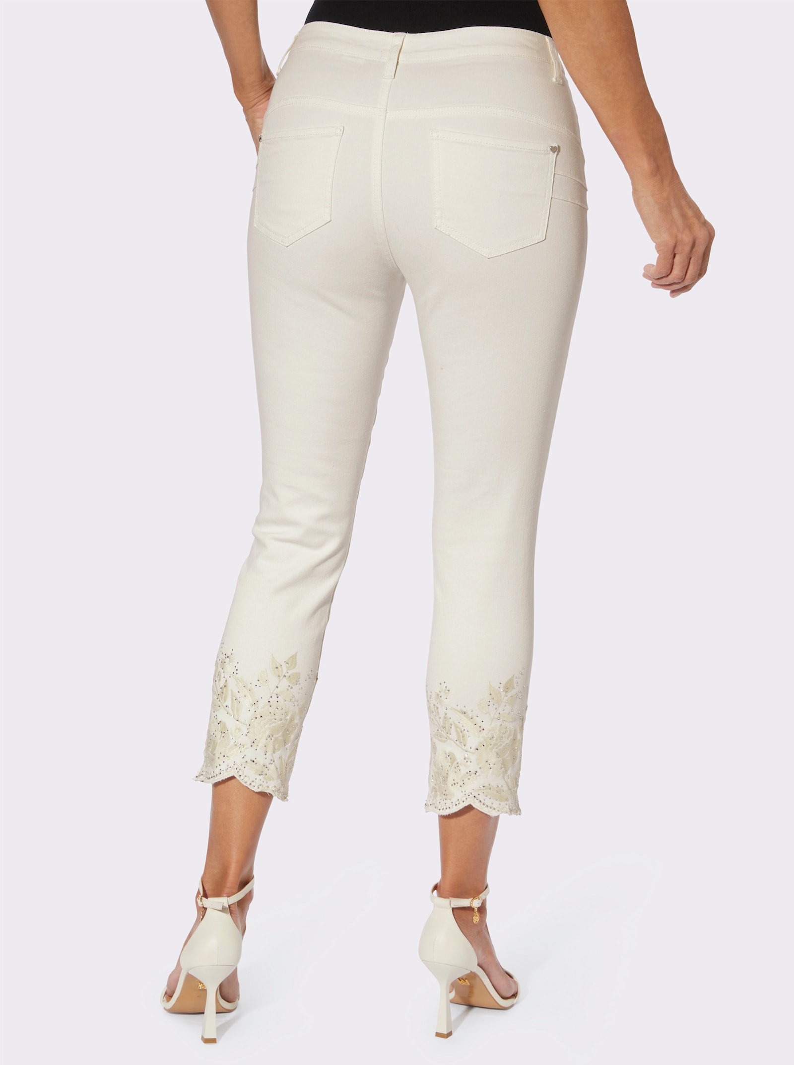 7/8-Jeans mit Stickerei und Glitzer-Steinchen - ecru