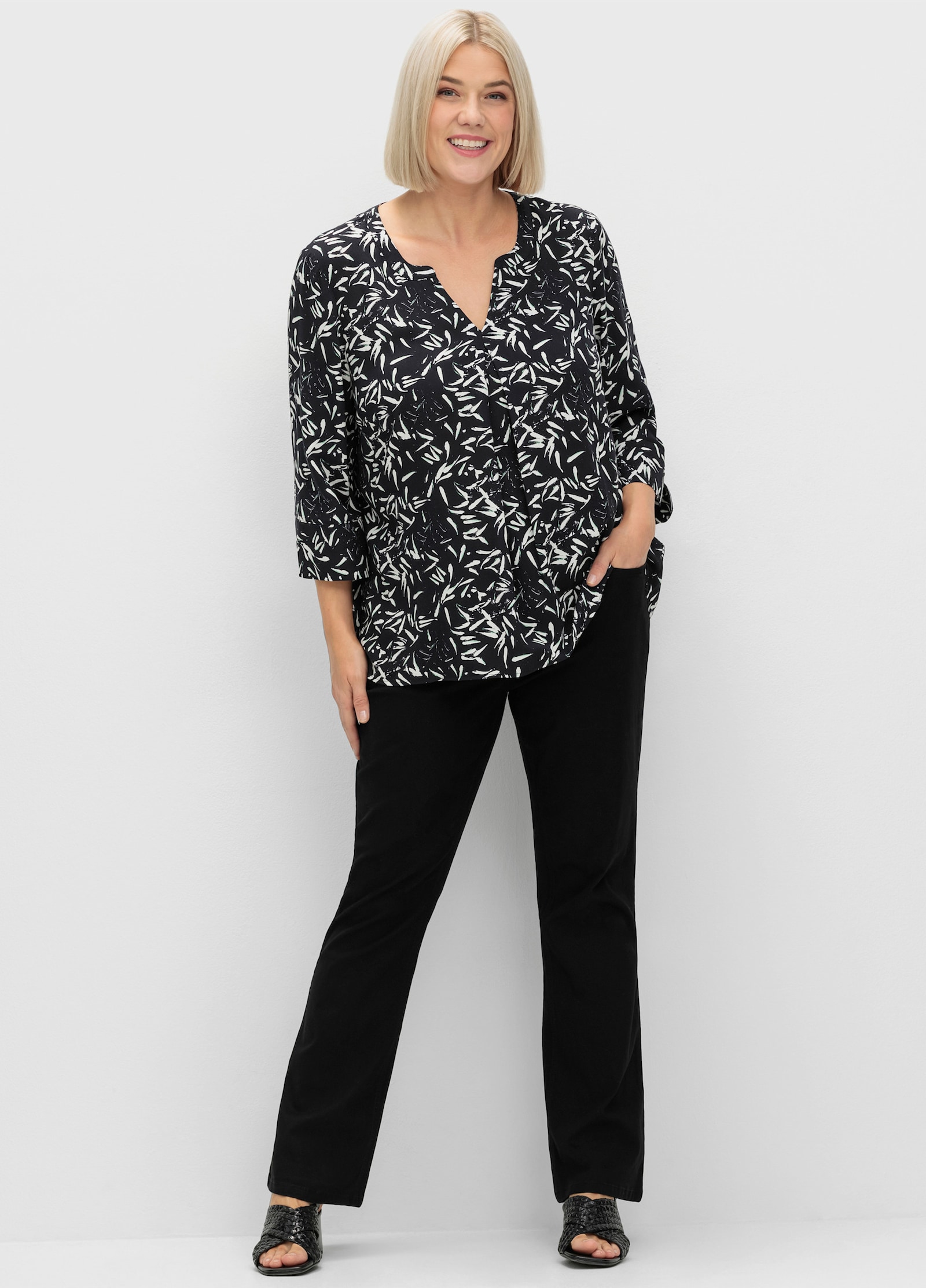 sheego Tunika mit 3/4-Arm und Alloverprint - schwarz-weiß gemustert