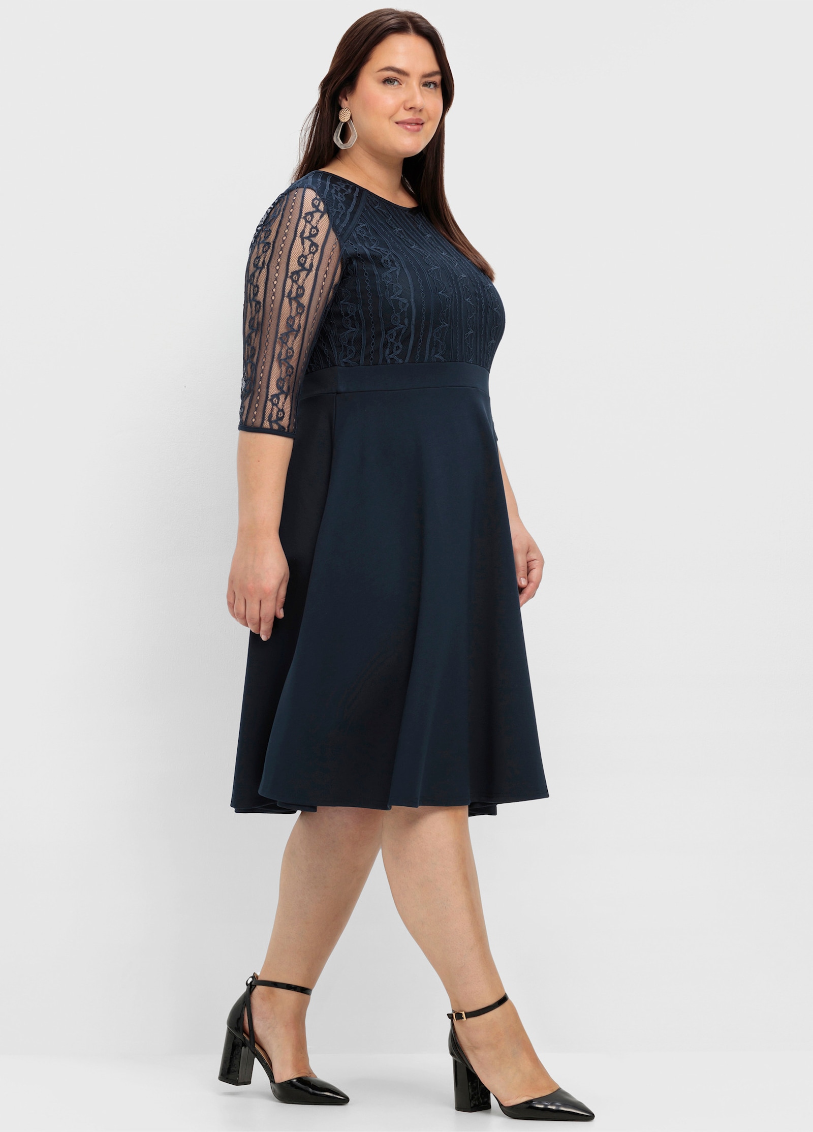 sheego Cocktailkleid mit Spitze - nachtblau