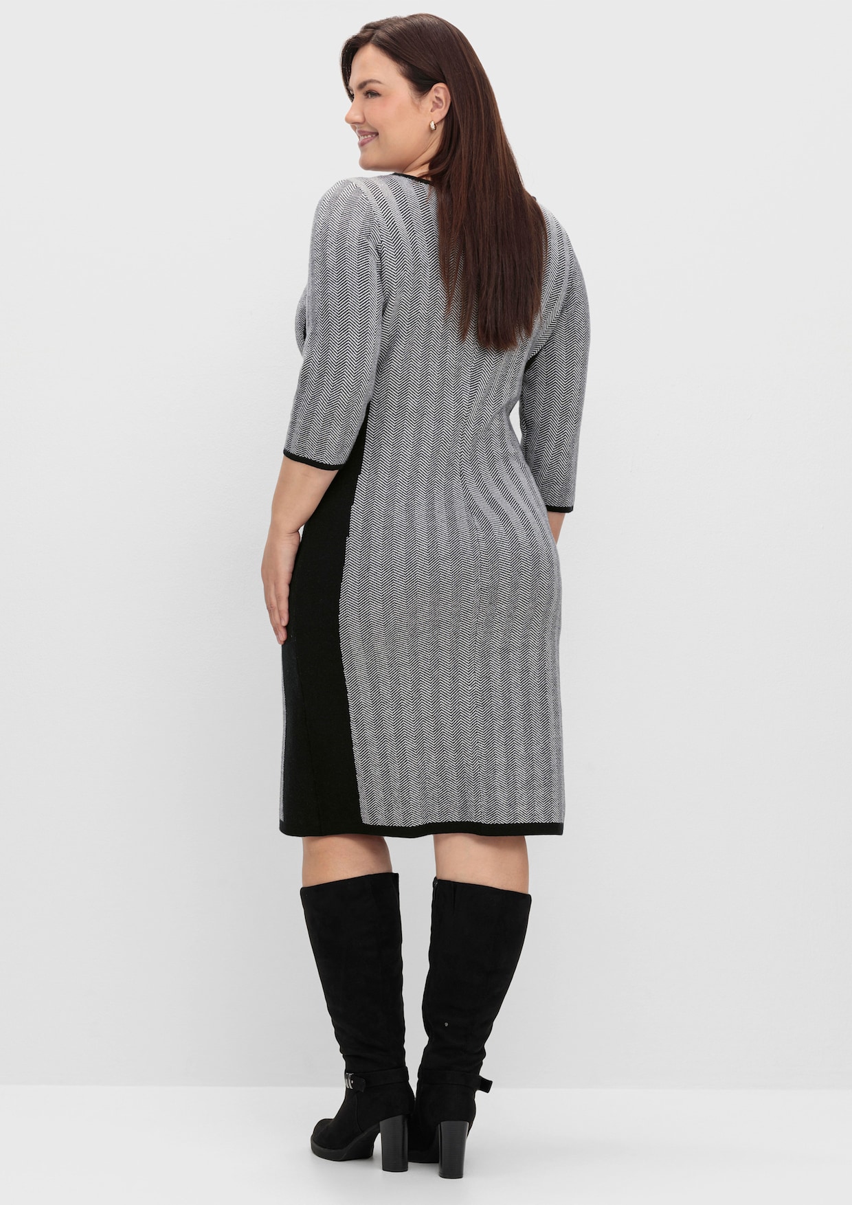 sheego Robe en tricot - noir-blanc