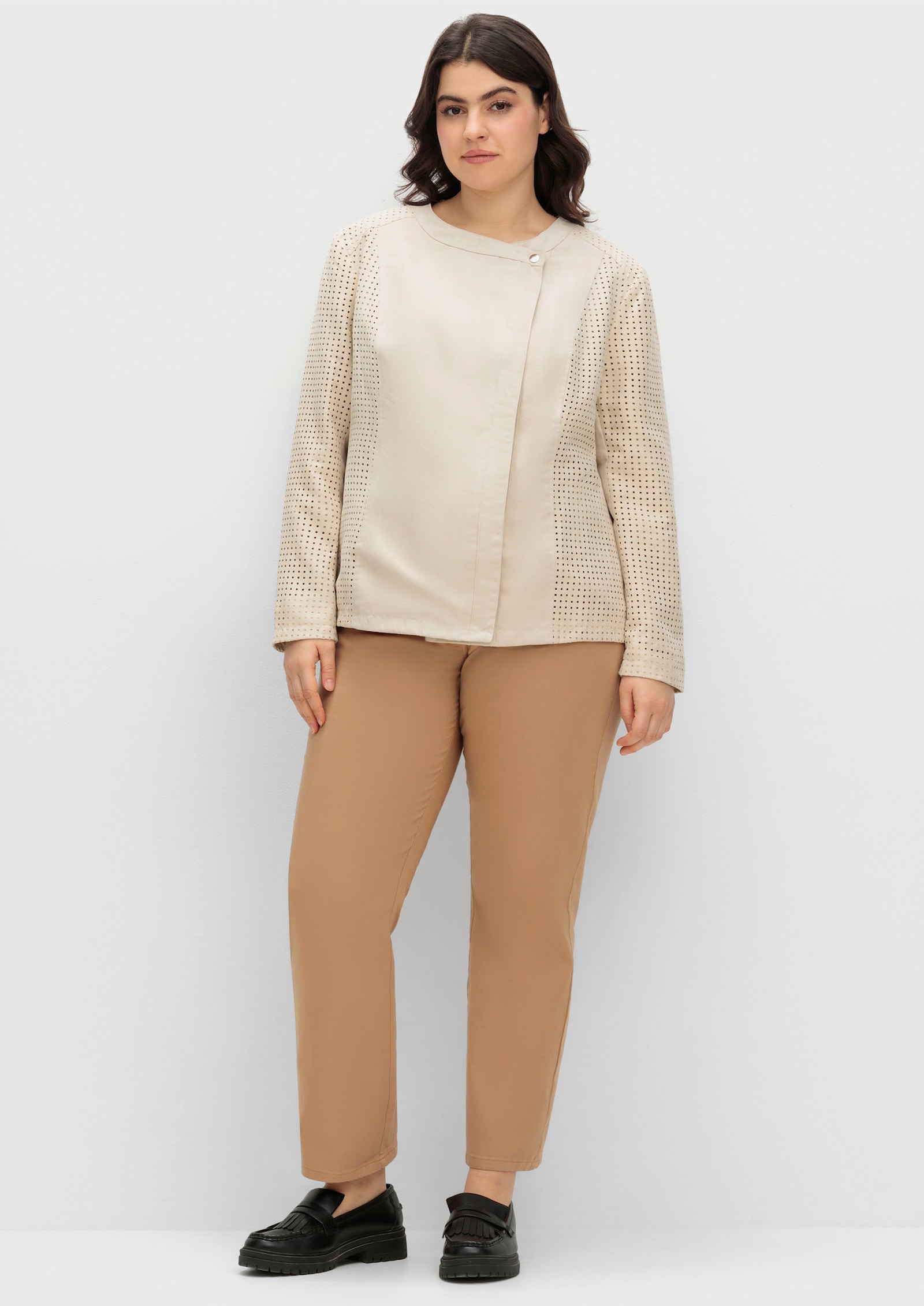 Lederimitatjacke mit Lasercut-Muster - sand