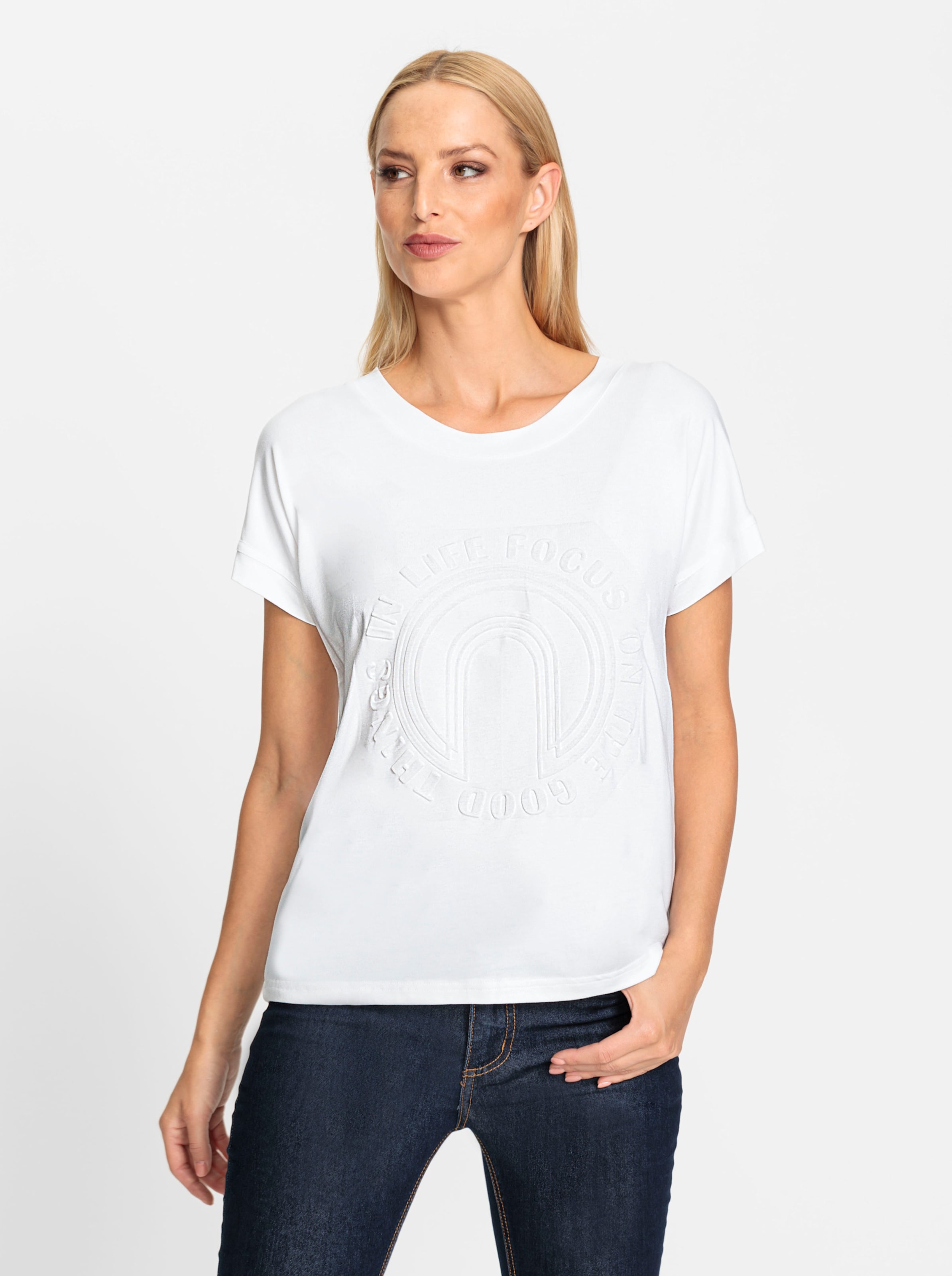 Rundhals Shirt günstig Kaufen-Shirt in weiß von heine. Shirt in weiß von heine <![CDATA[Shirt Mit effektvollem 3-D-Print. Rundhalsausschnitt und Kurzarm. Überschnittene Schultern.]]>. 