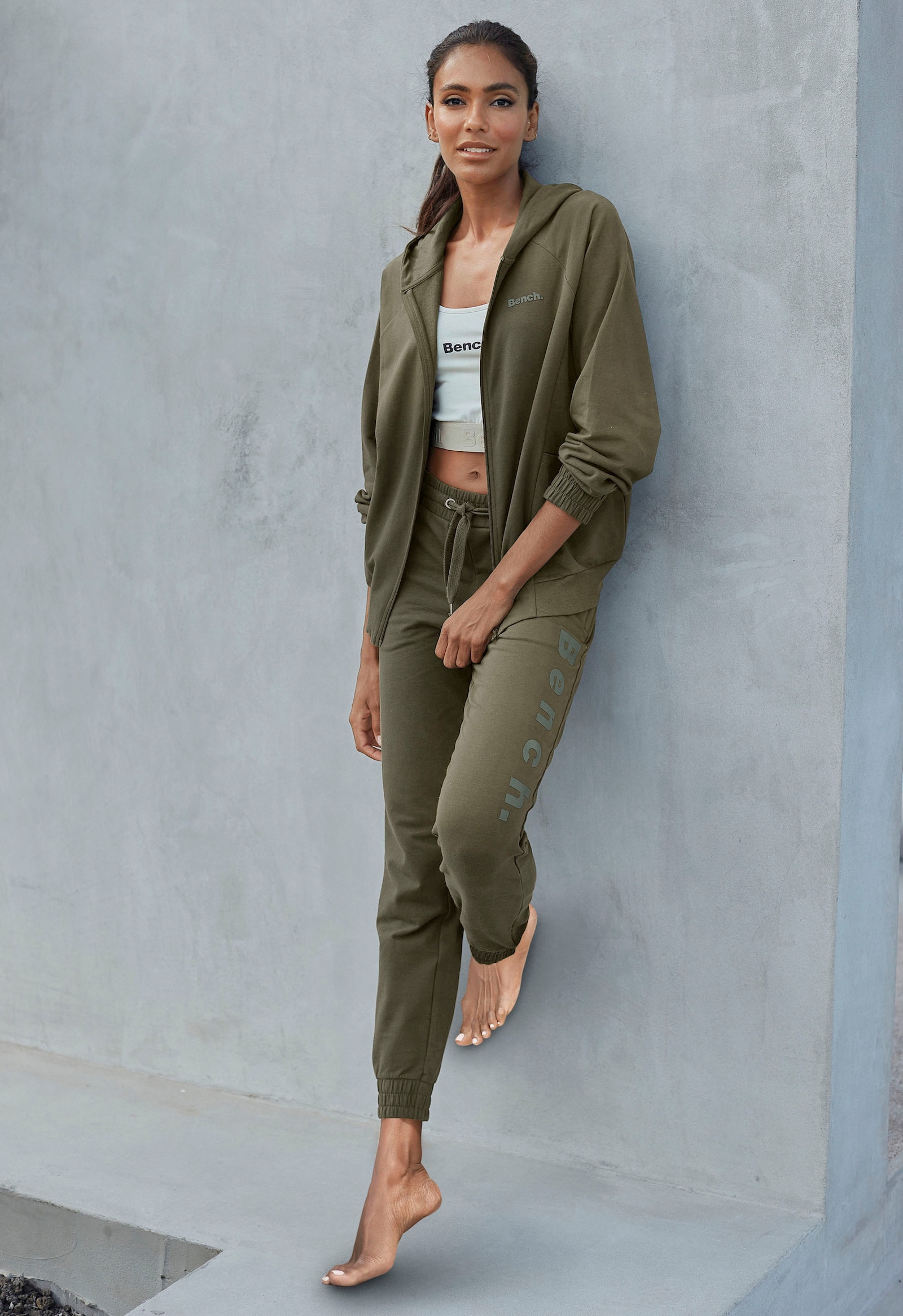 Bench. Loungewear Kapuzensweatjacke - dunkelgrün