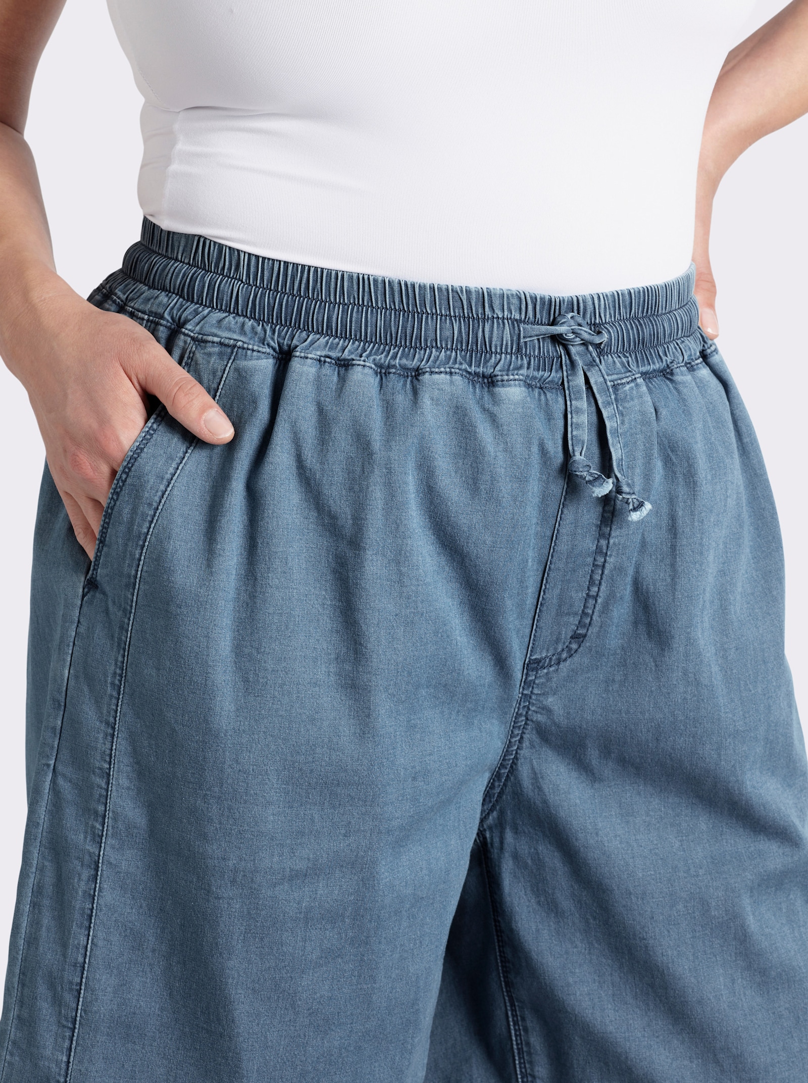 sheego Jeansshort mit Ziernieten hinten - blue-bleached