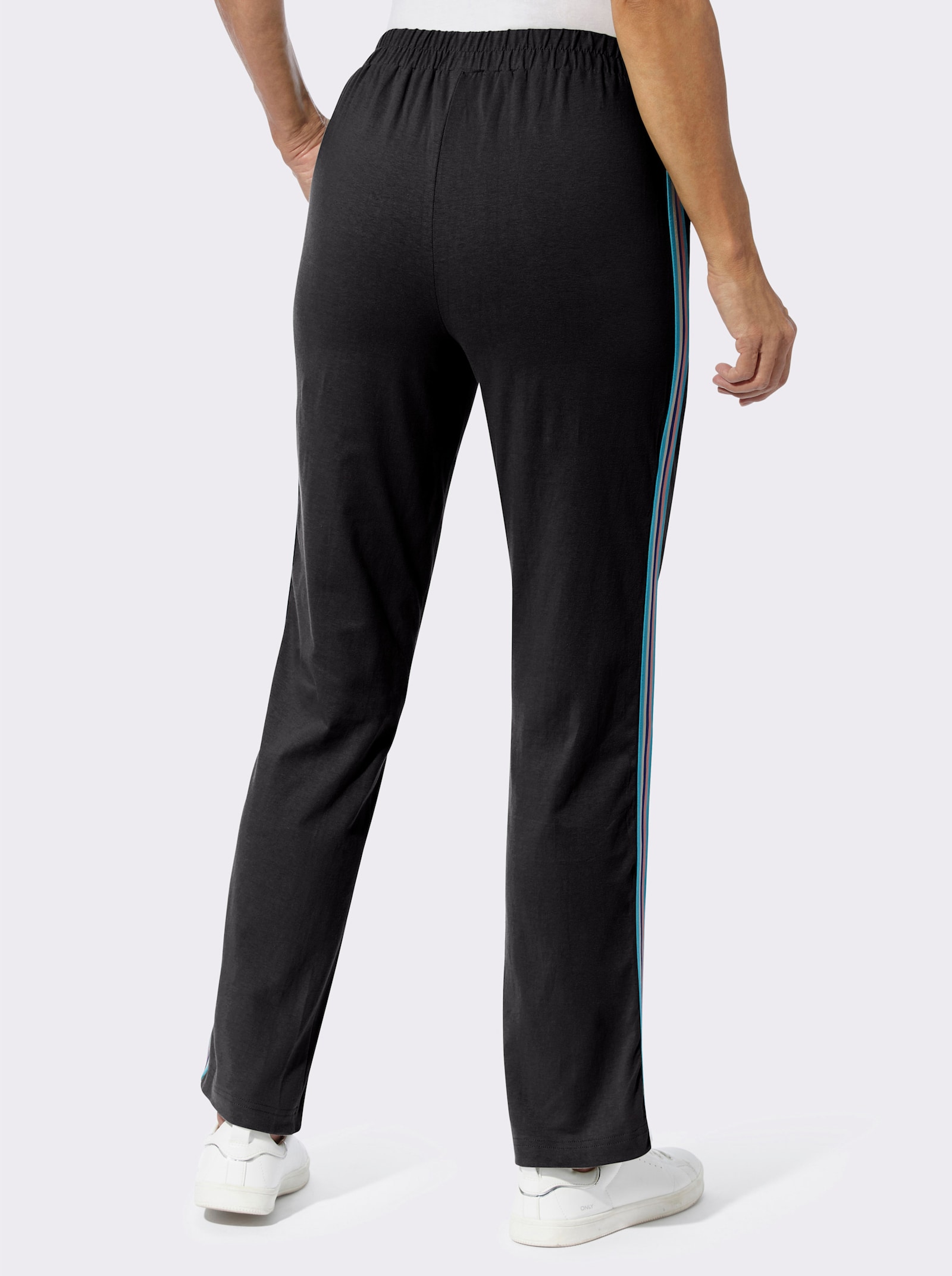 Športové nohavice s pruhovaným pásom - čierna