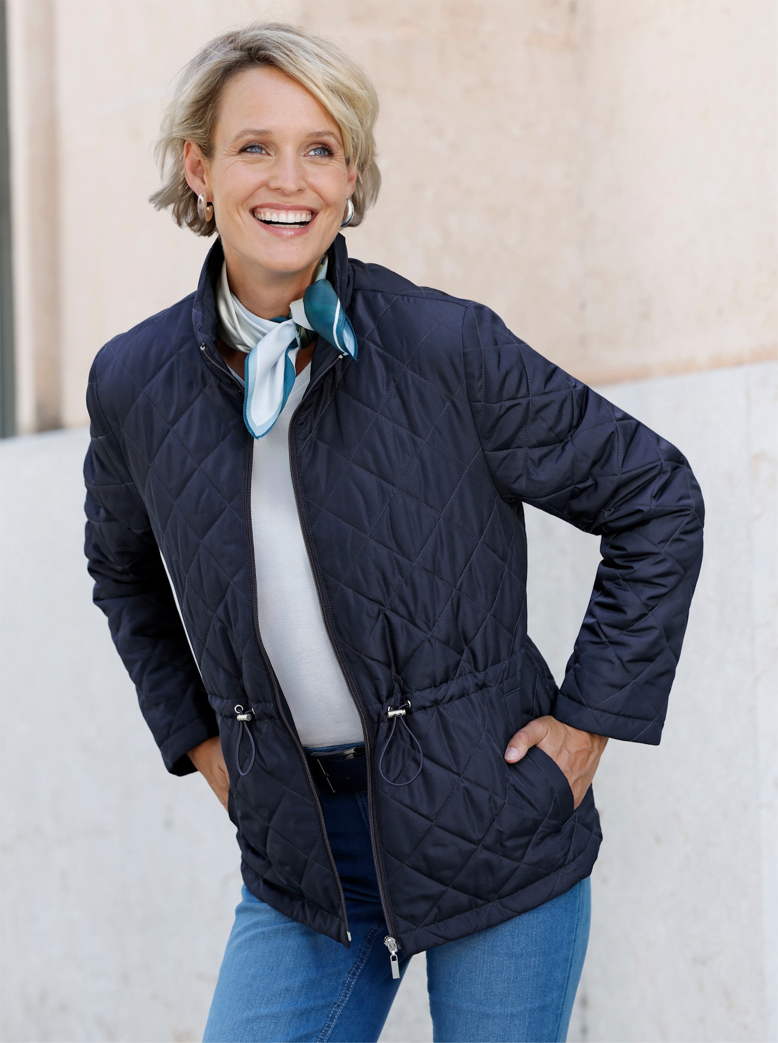 Steppjacke mit Tunnelzug in der Taille - marine
