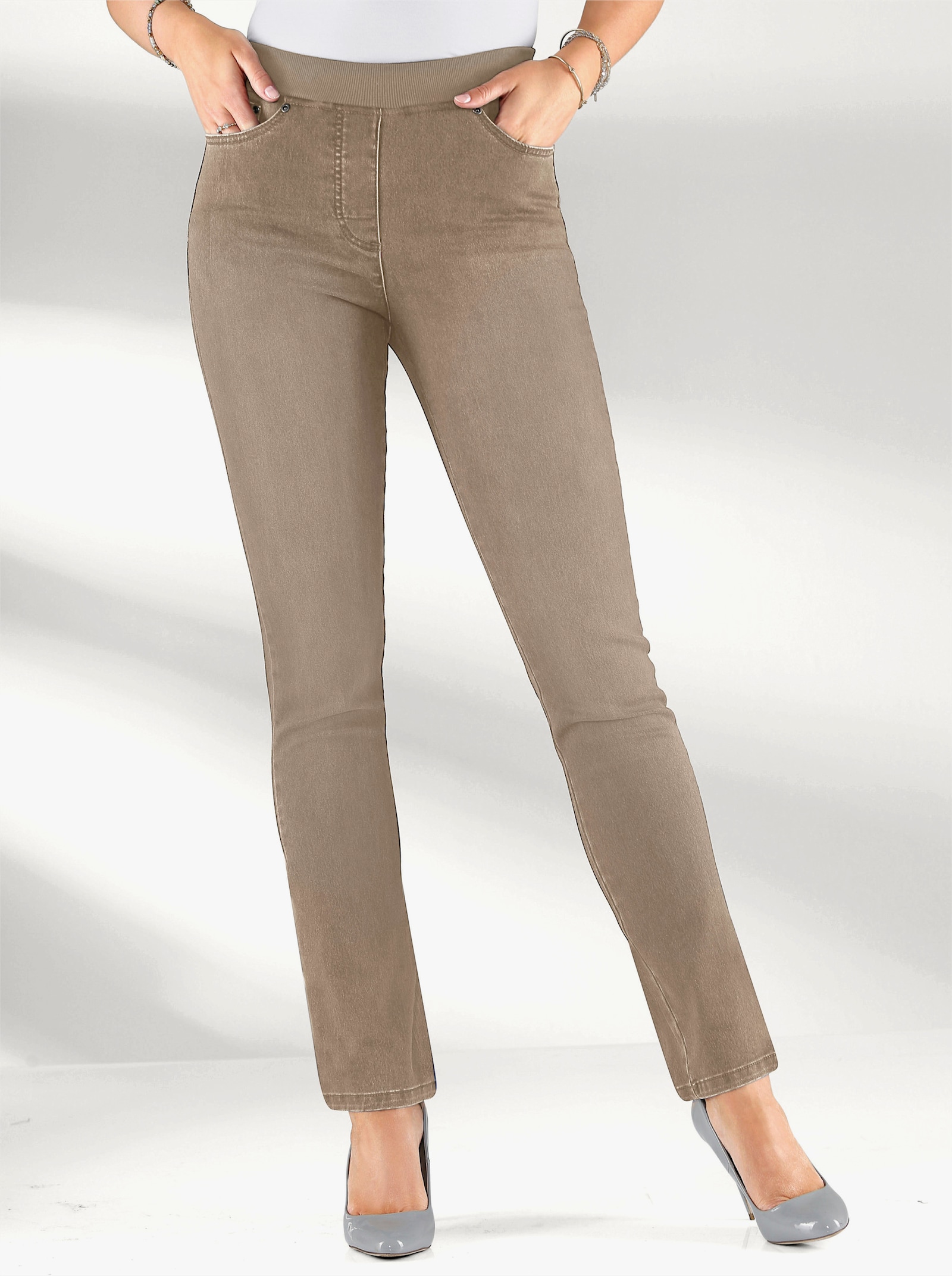 Schlupfjeans mit geripptem Strick-Dehnbund - sesam