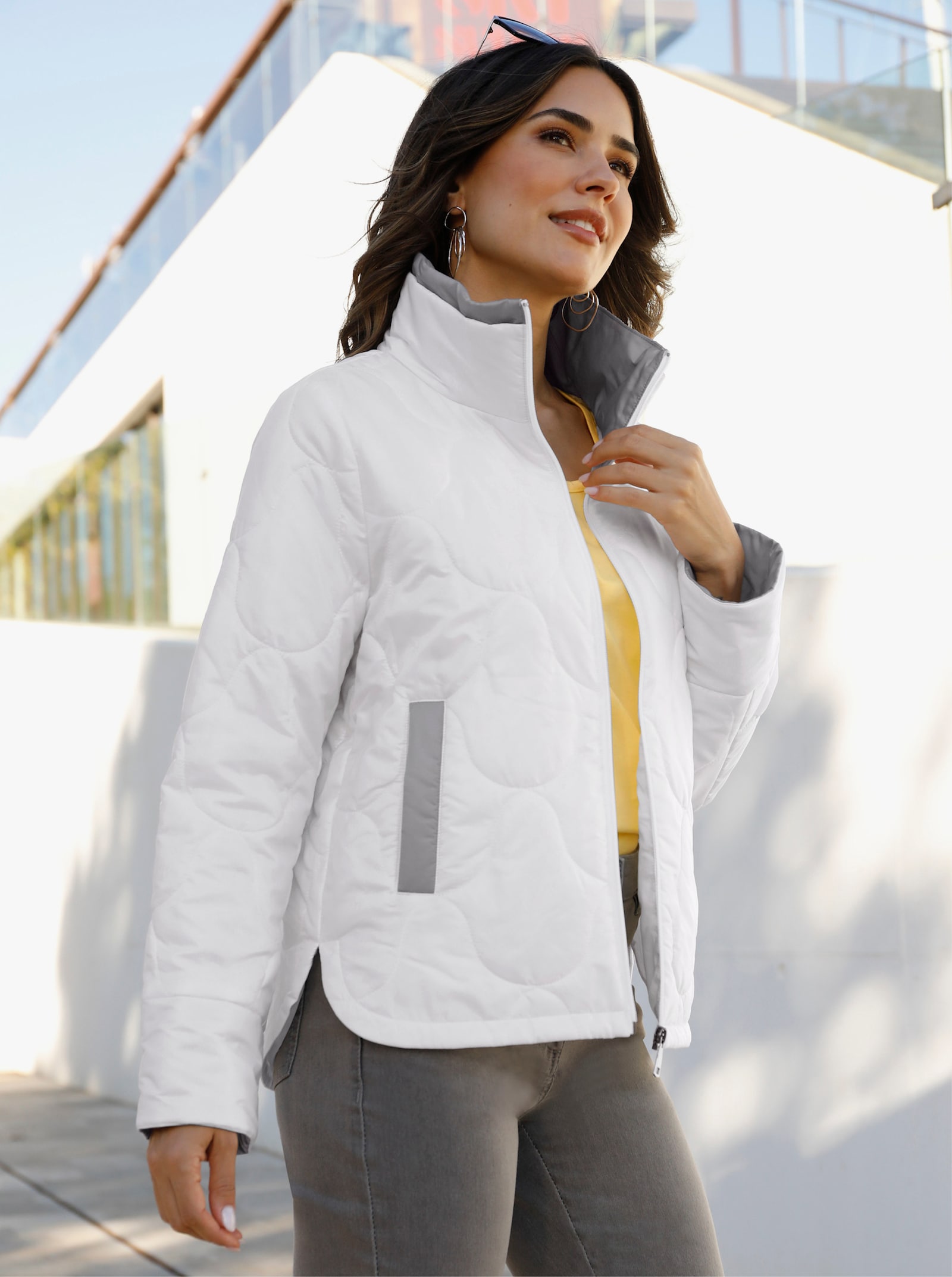 Gewatteerde jas met langere zoom achter - wit/steengrijs