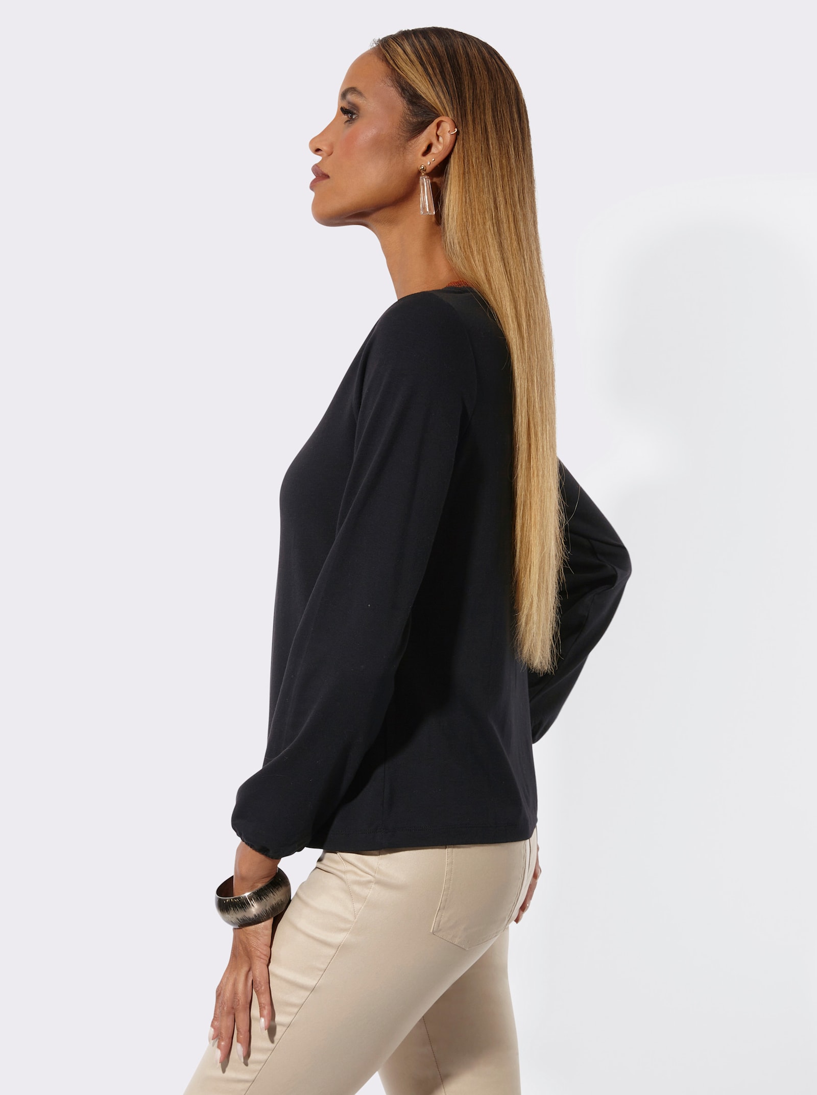 Langarmshirt mit Zierband am Ausschnitt - schwarz