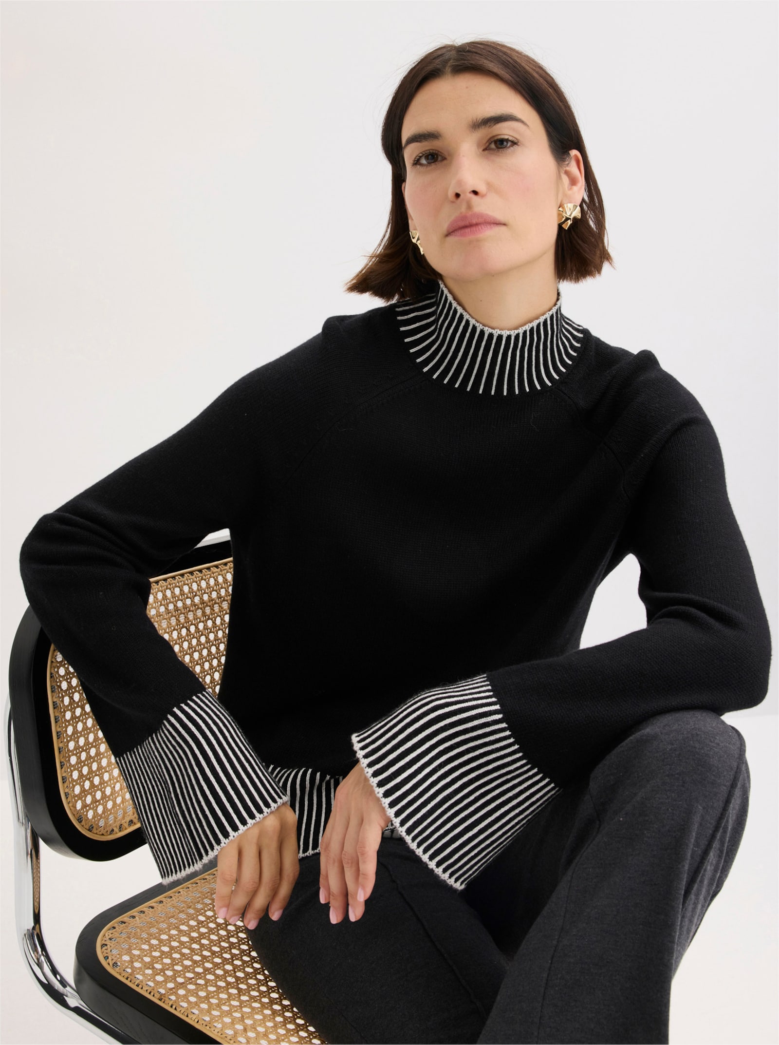 Langarm-Pullover mit Kontrast-Jacquardmuster - schwarz-weiß