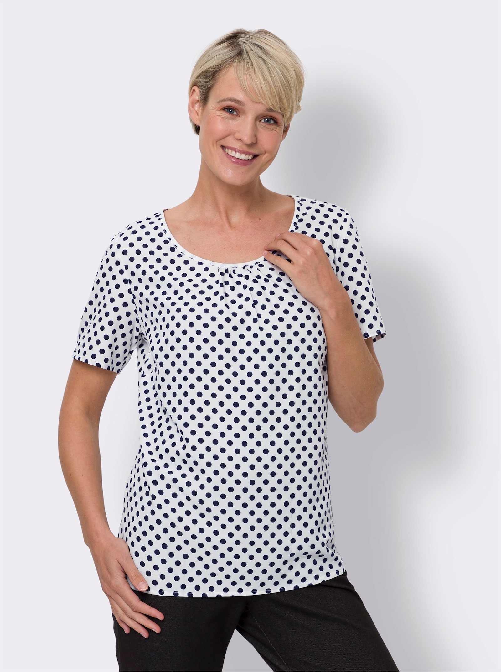 Bekväm blus med rynkning, prickig - ecru-marin, prickig