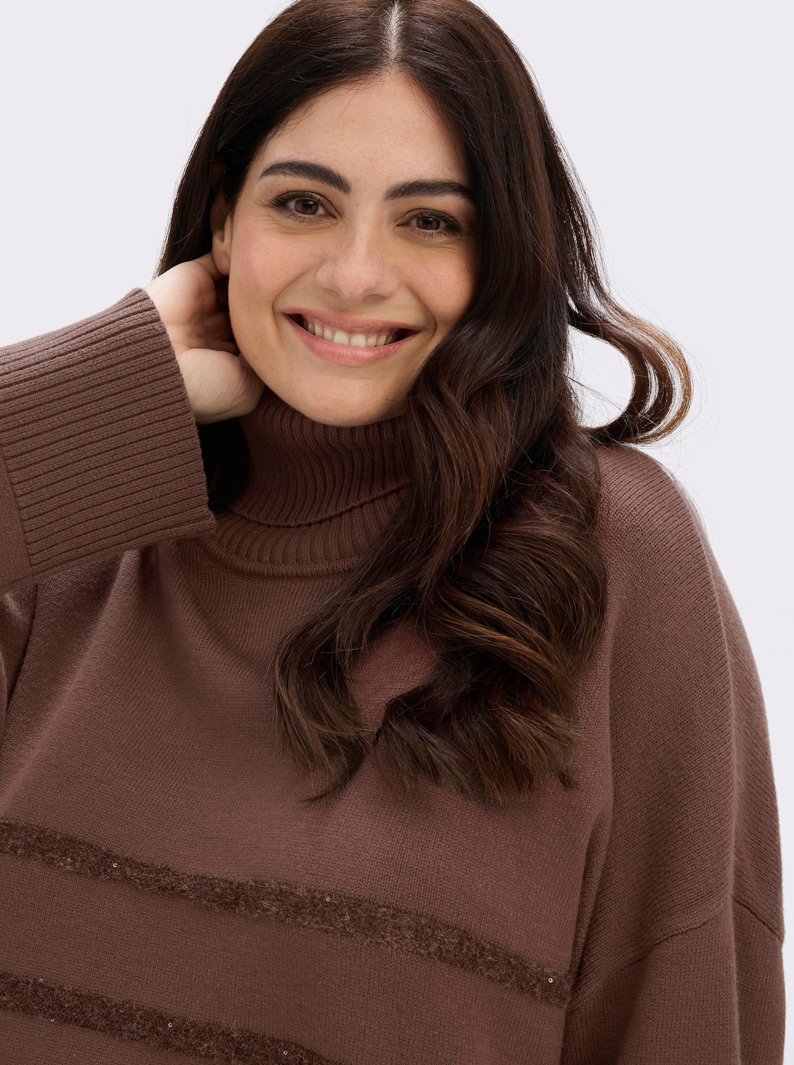 sheego Rollkragenpullover mit Pailletten-Streifen - schoko