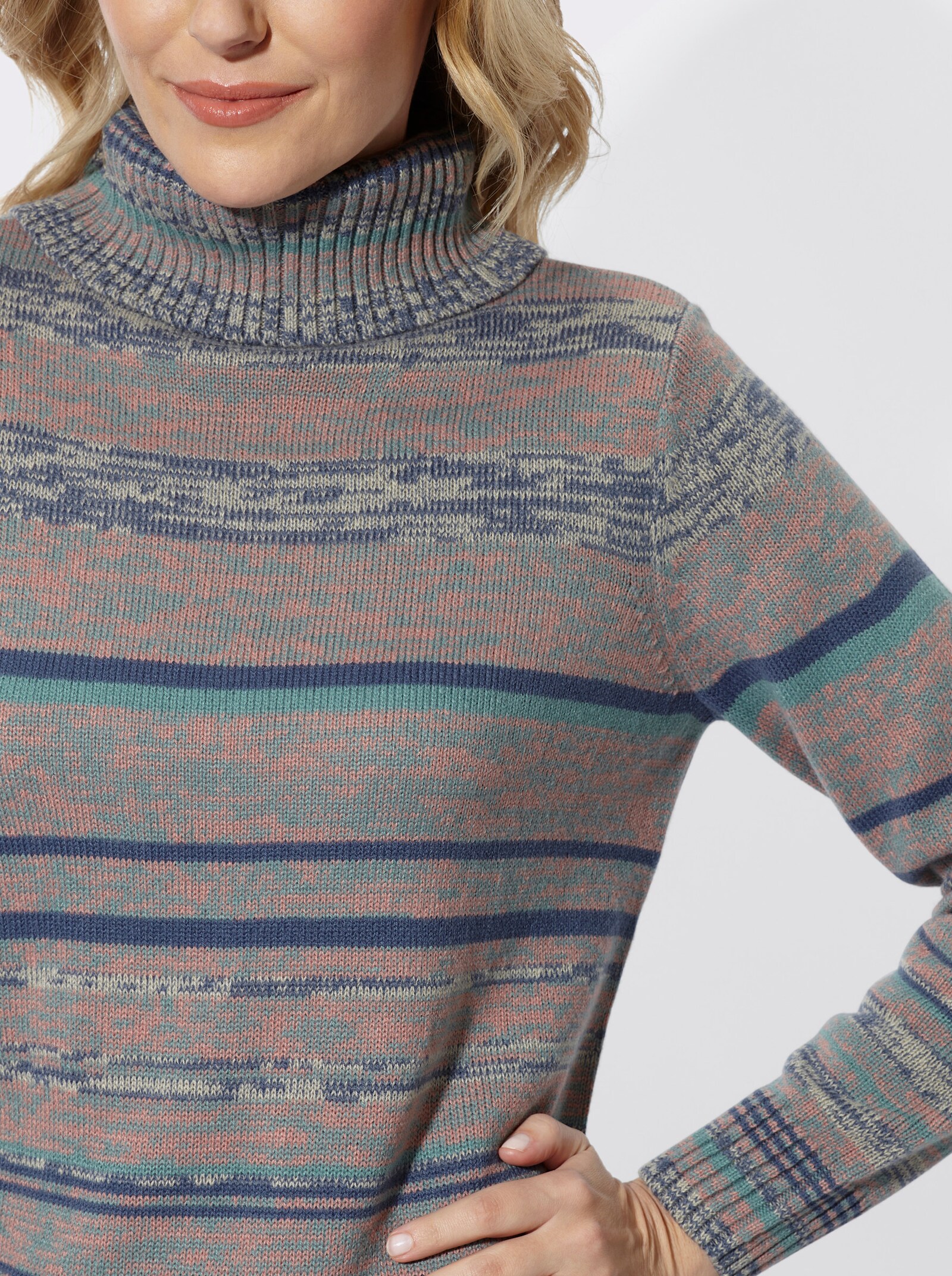Rollkragenpullover in Melange-Optik - rosenholz-jade-gemustert