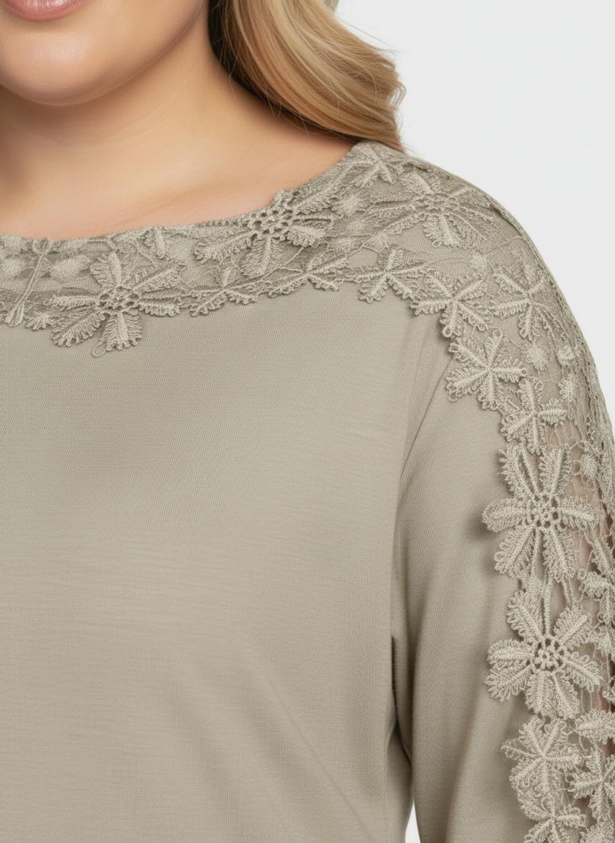 Spitzenshirt mit U-Boot-Ausschnitt - sand