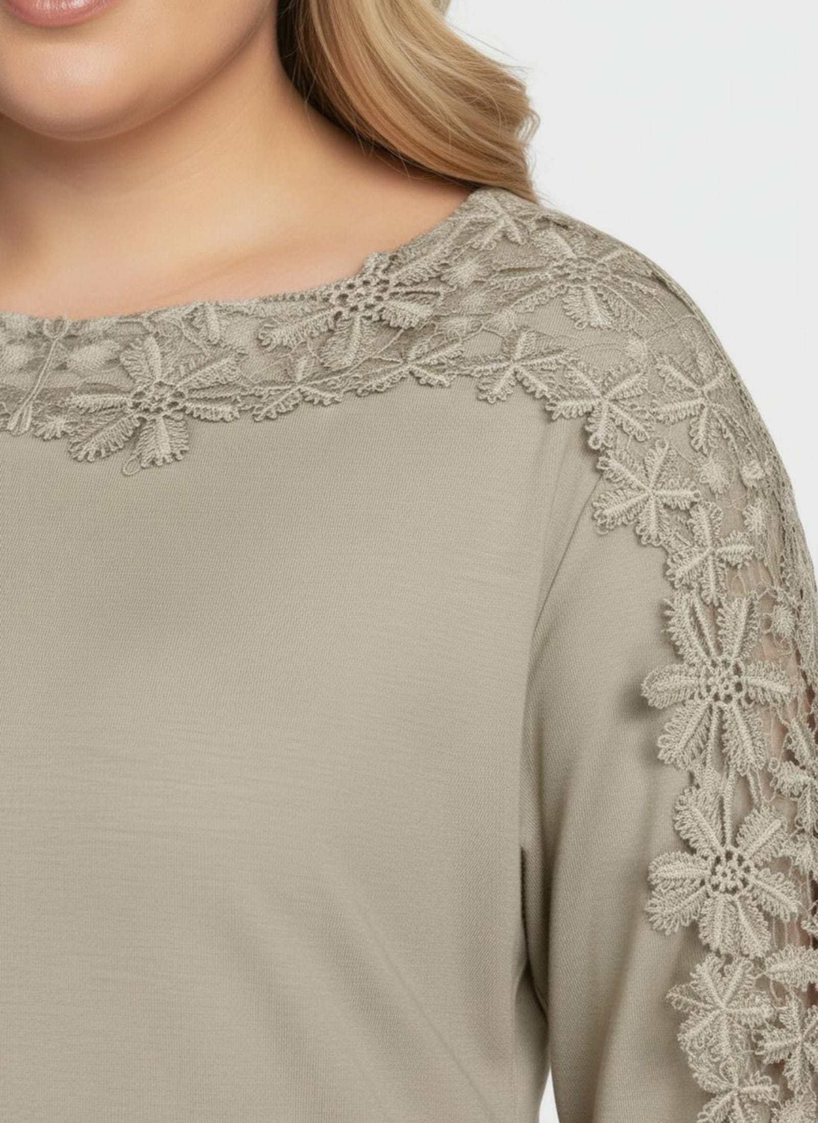 Spitzenshirt mit U-Boot-Ausschnitt - sand