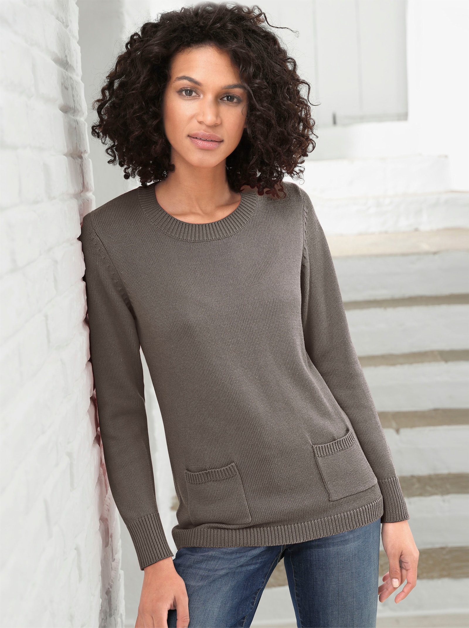 Rundhalspullover mit aufgesetzten Taschen - taupe-meliert