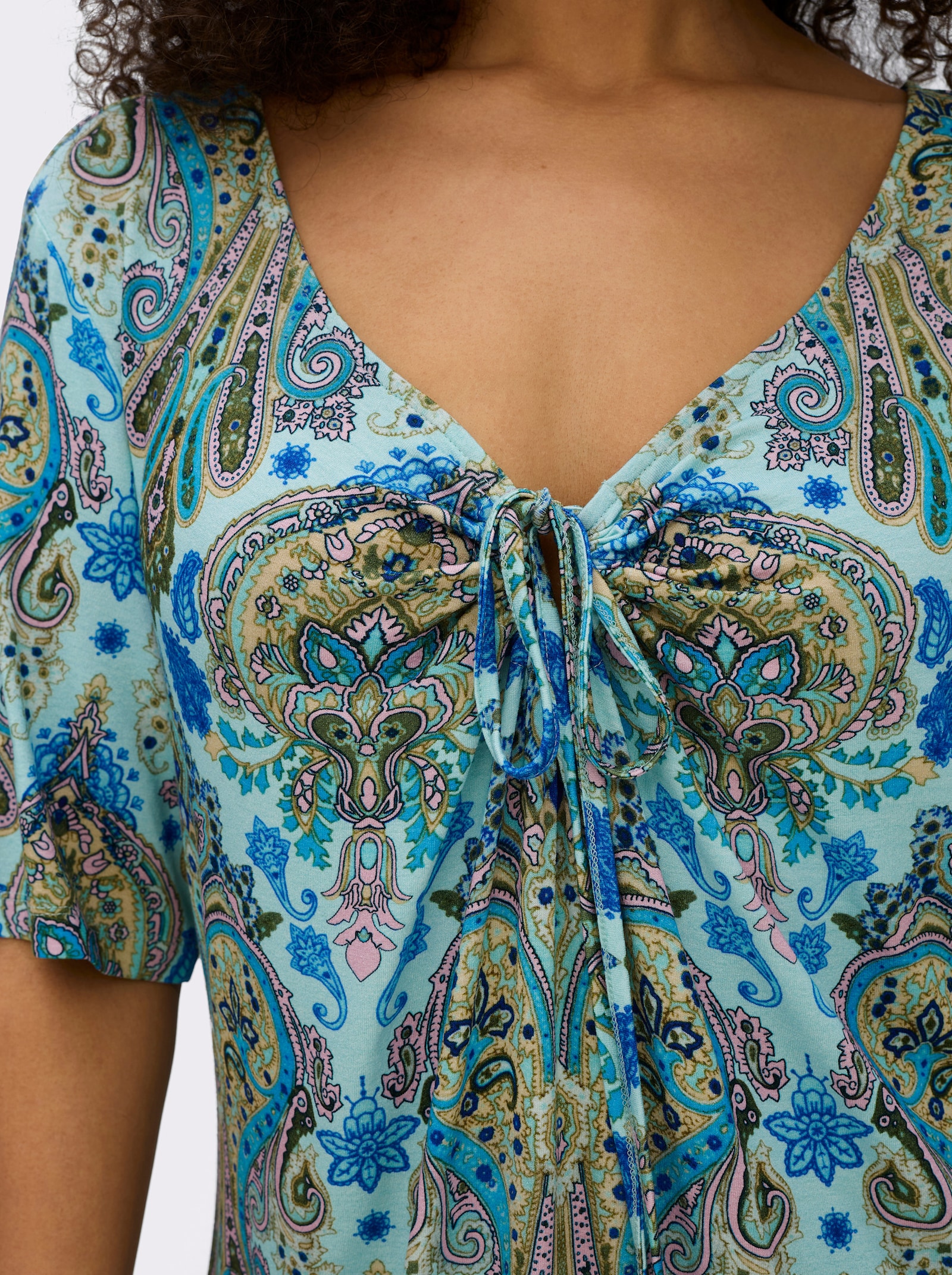 sheego Print-Shirt mit herzförmigem Ausschnitt - aquamarin-royalblau-gemustert