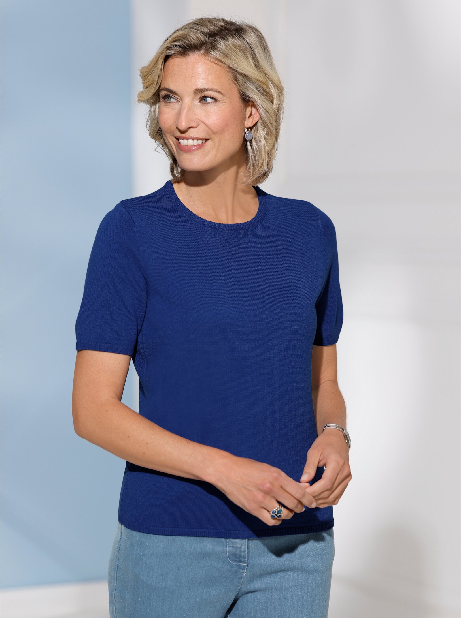 Kurzarmpullover in Feinstrick-Qualität, pflegeleicht - royalblau