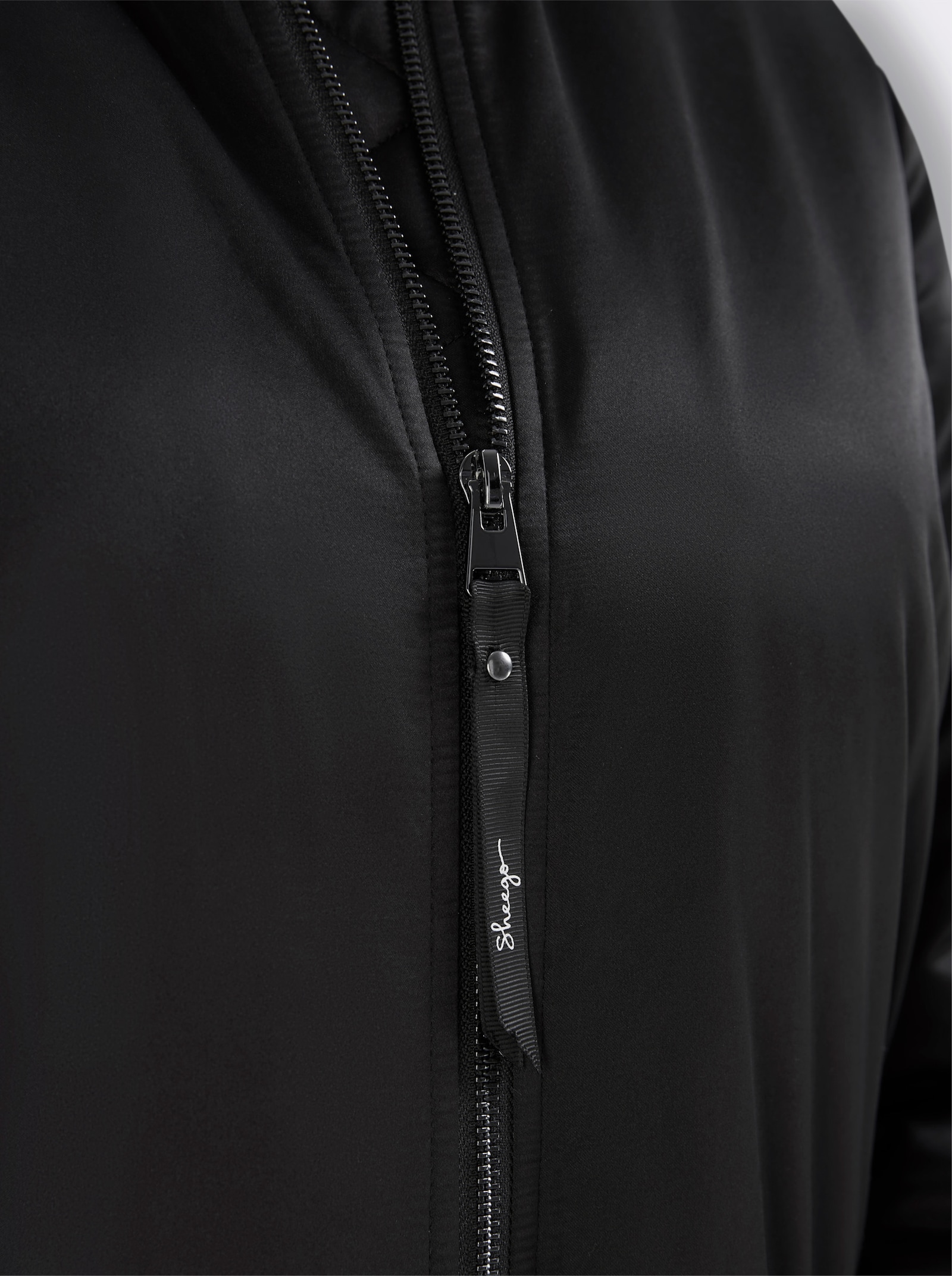 sheego Blouson in verlängerter Form - schwarz