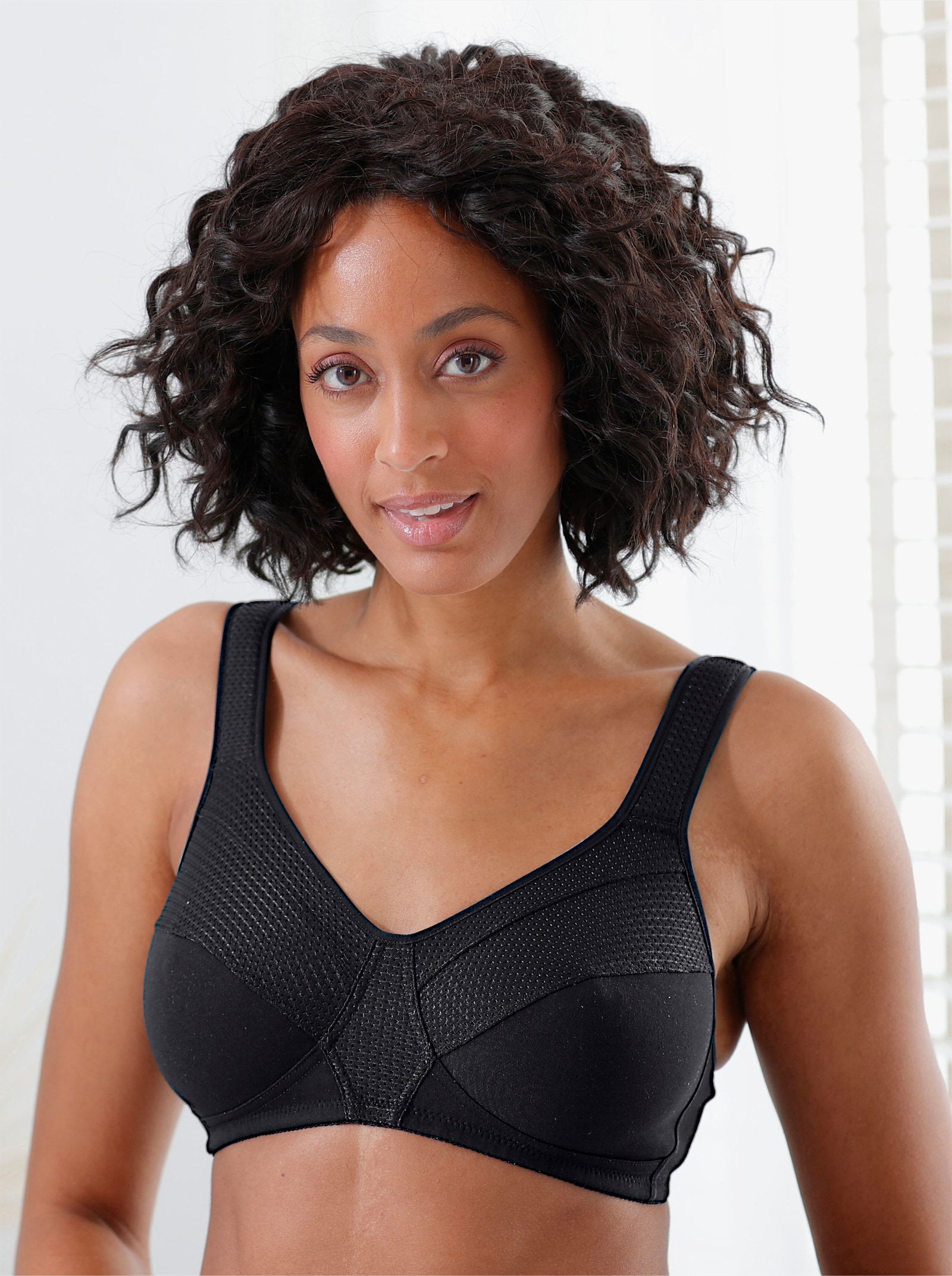 wäschepur Soutien-gorge sportif sans armatures avec empiècements en maille transparents - noir