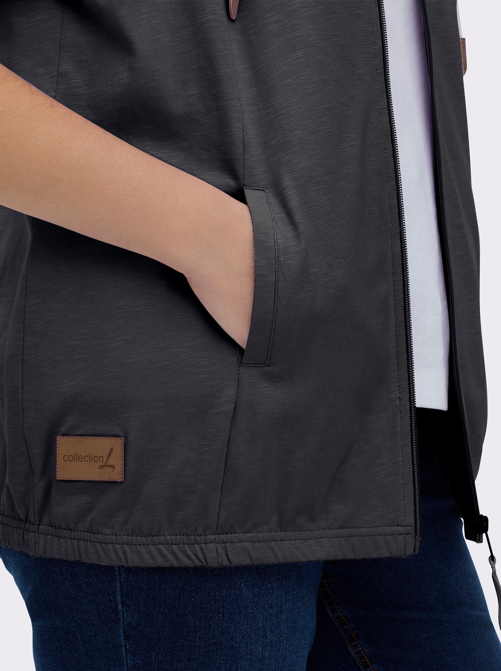 Sweatjacke mit Nahttaschen - schwarz