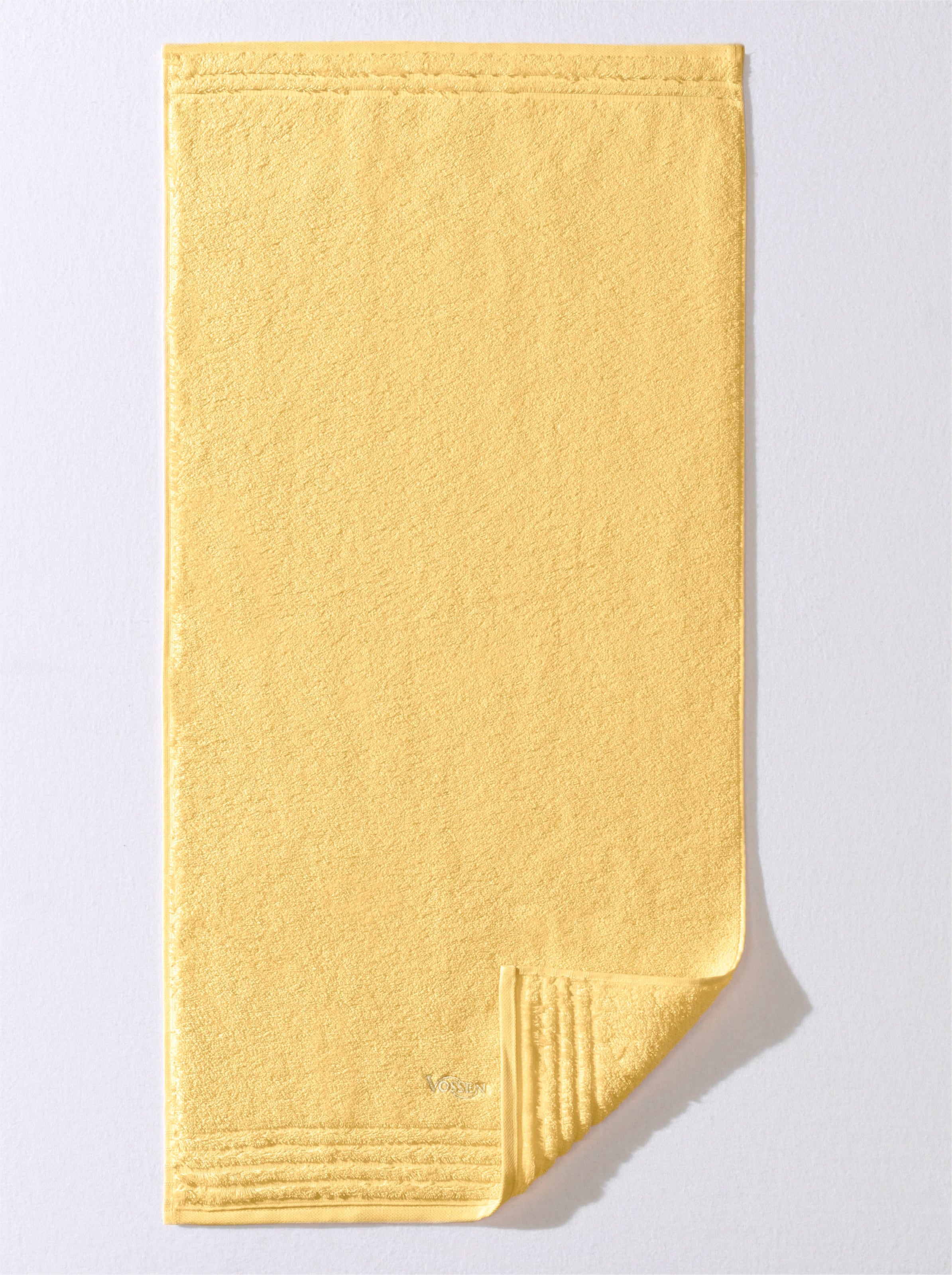 GO UP günstig Kaufen-Handtuch in gelb von Vossen. Handtuch in gelb von Vossen <![CDATA[Handtuch-Programm in Supersoft-Qualität von Vossen. Unübertroffen weich, kuschelig und extra saugfähig in besonders schwerer Luxus-Qualität. Schmale Bordüre und gesticktes Vossen-Logo 