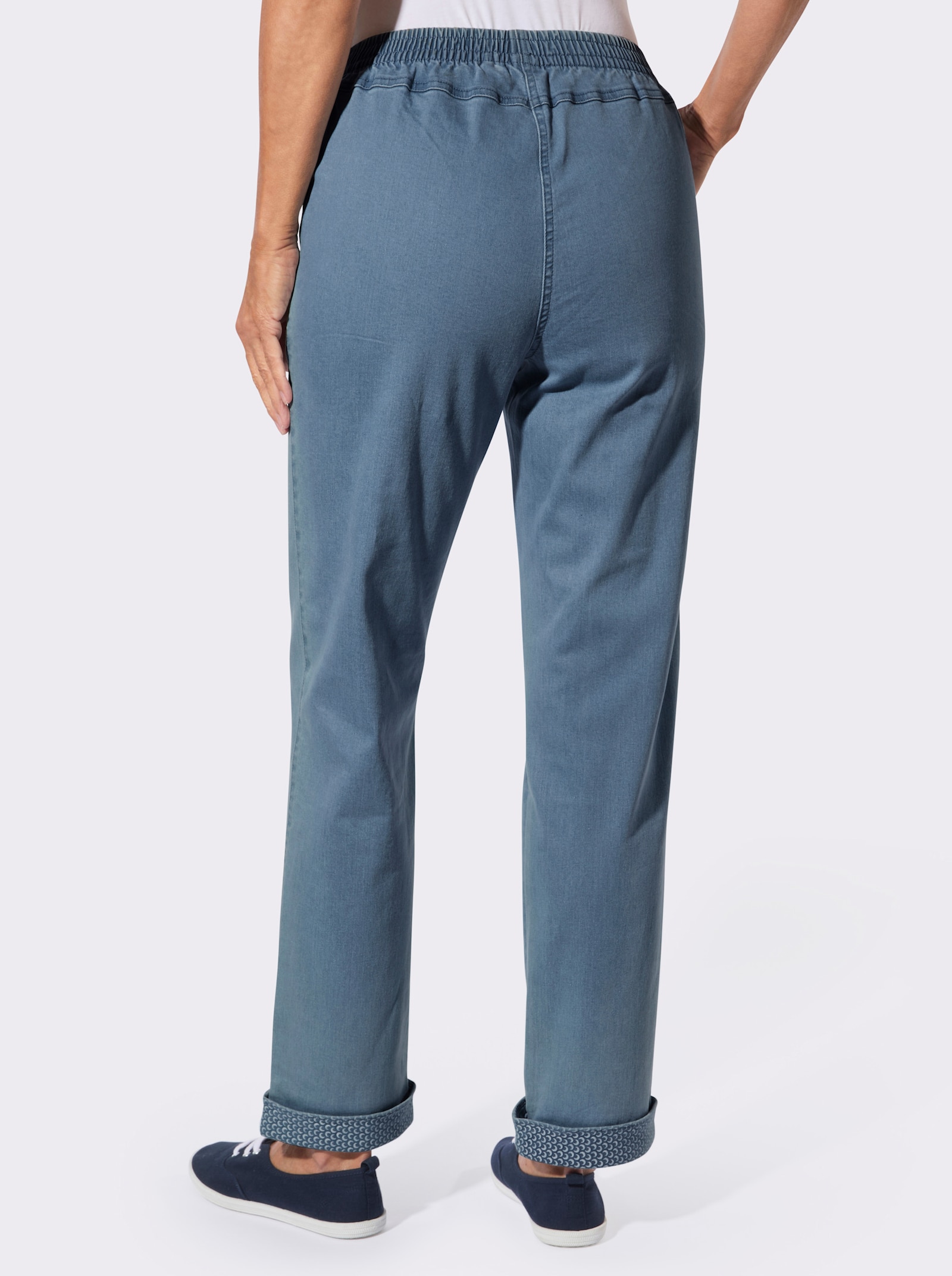 Schlupfjeans mit Bananen-Tasche - blue-bleached