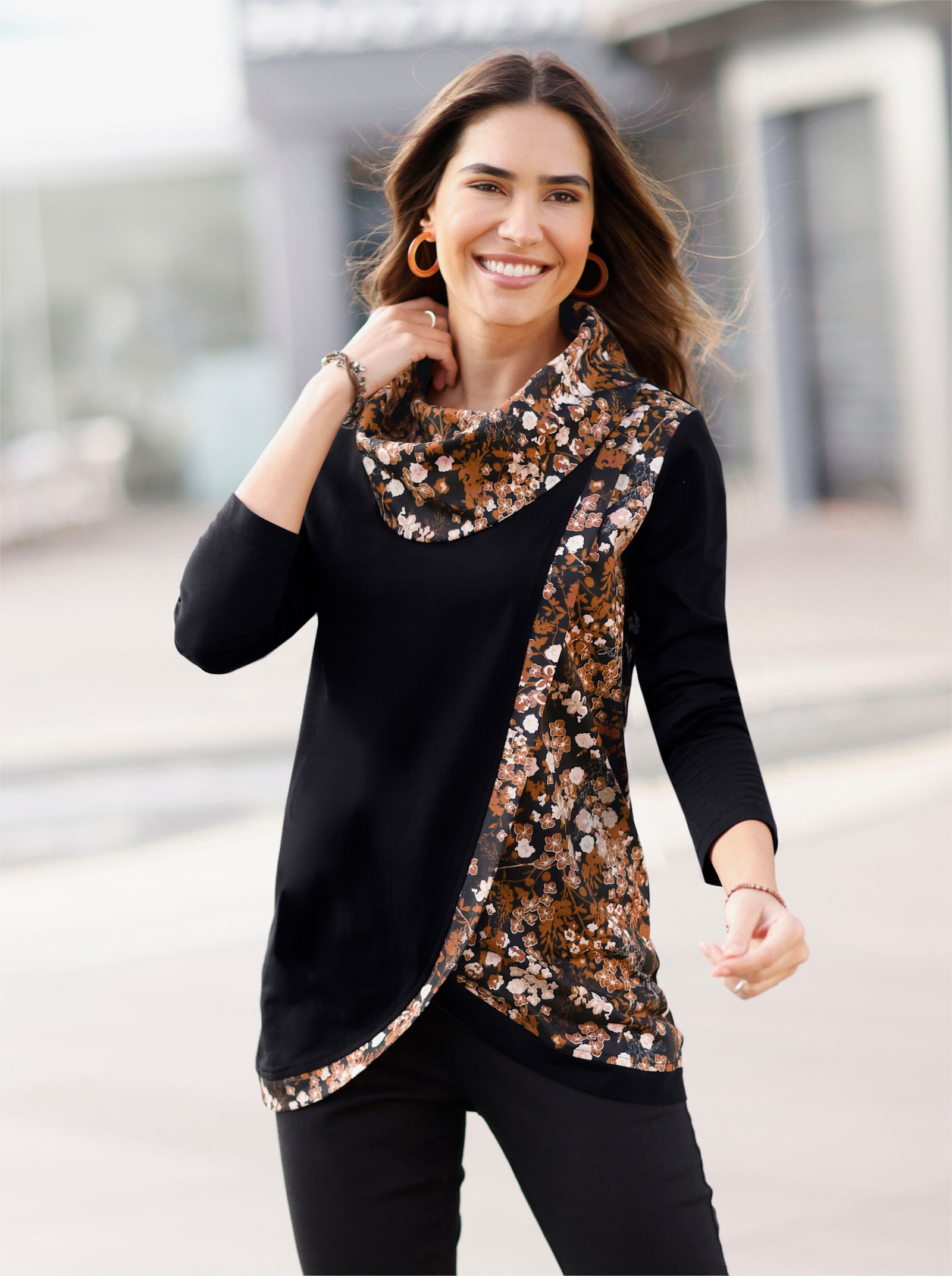 Longshirt mit floralem Druck - schwarz-cognac-bedruckt