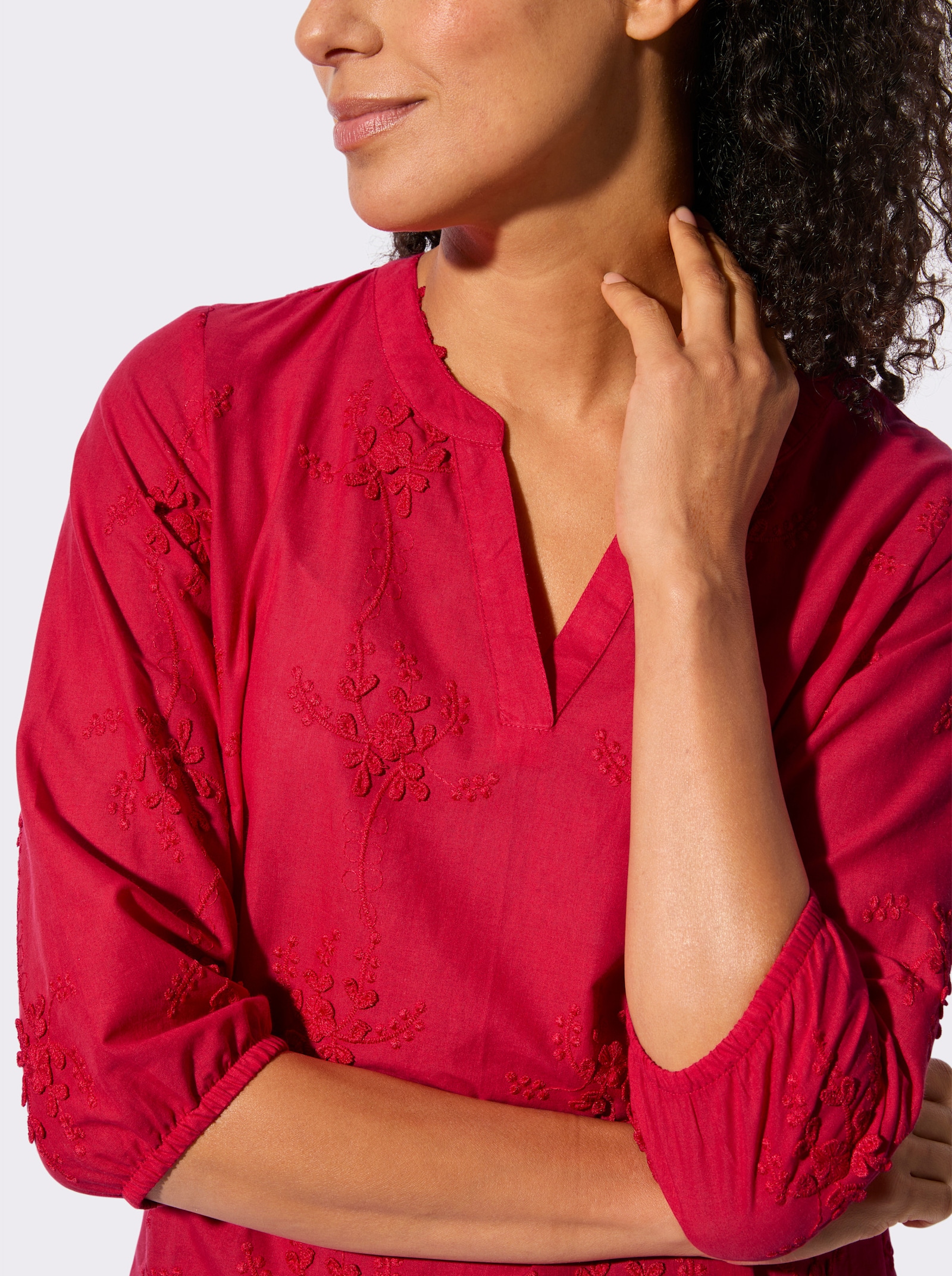 Baumwollbluse mit 3D-Blütenstickerei - erdbeere