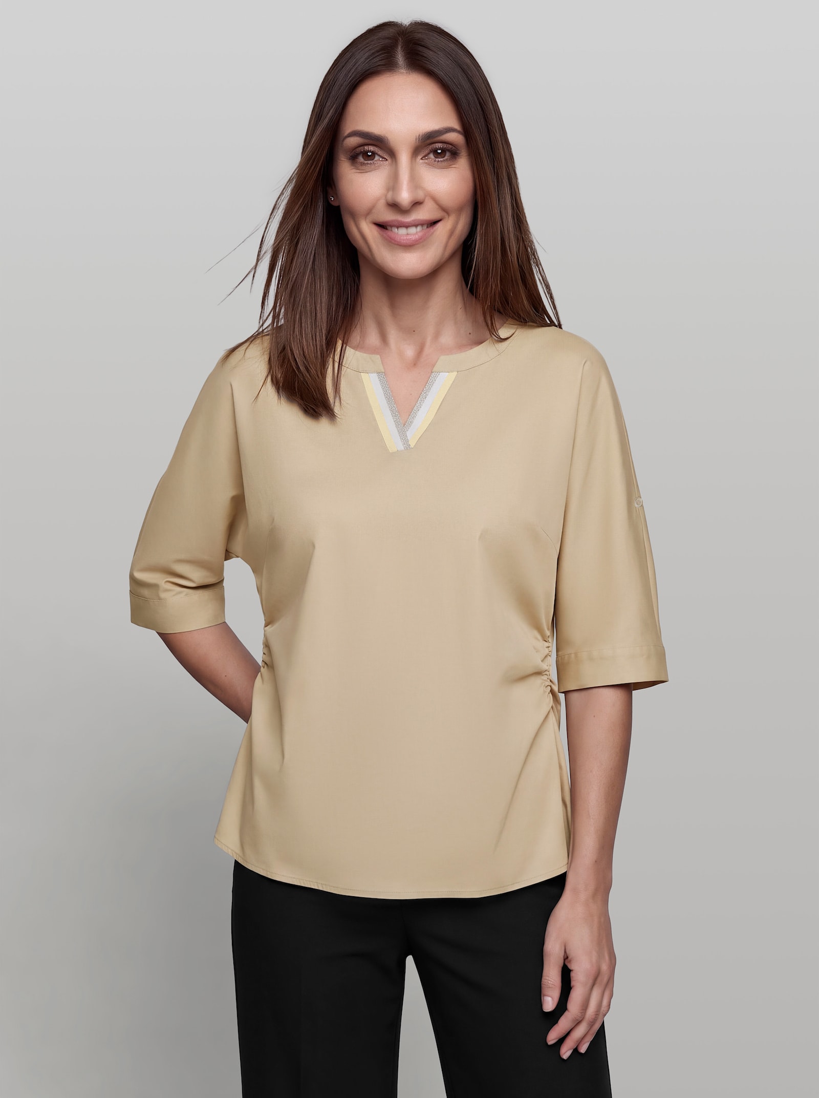 heine Baumwollbluse mit seitlicher Raffung - sand
