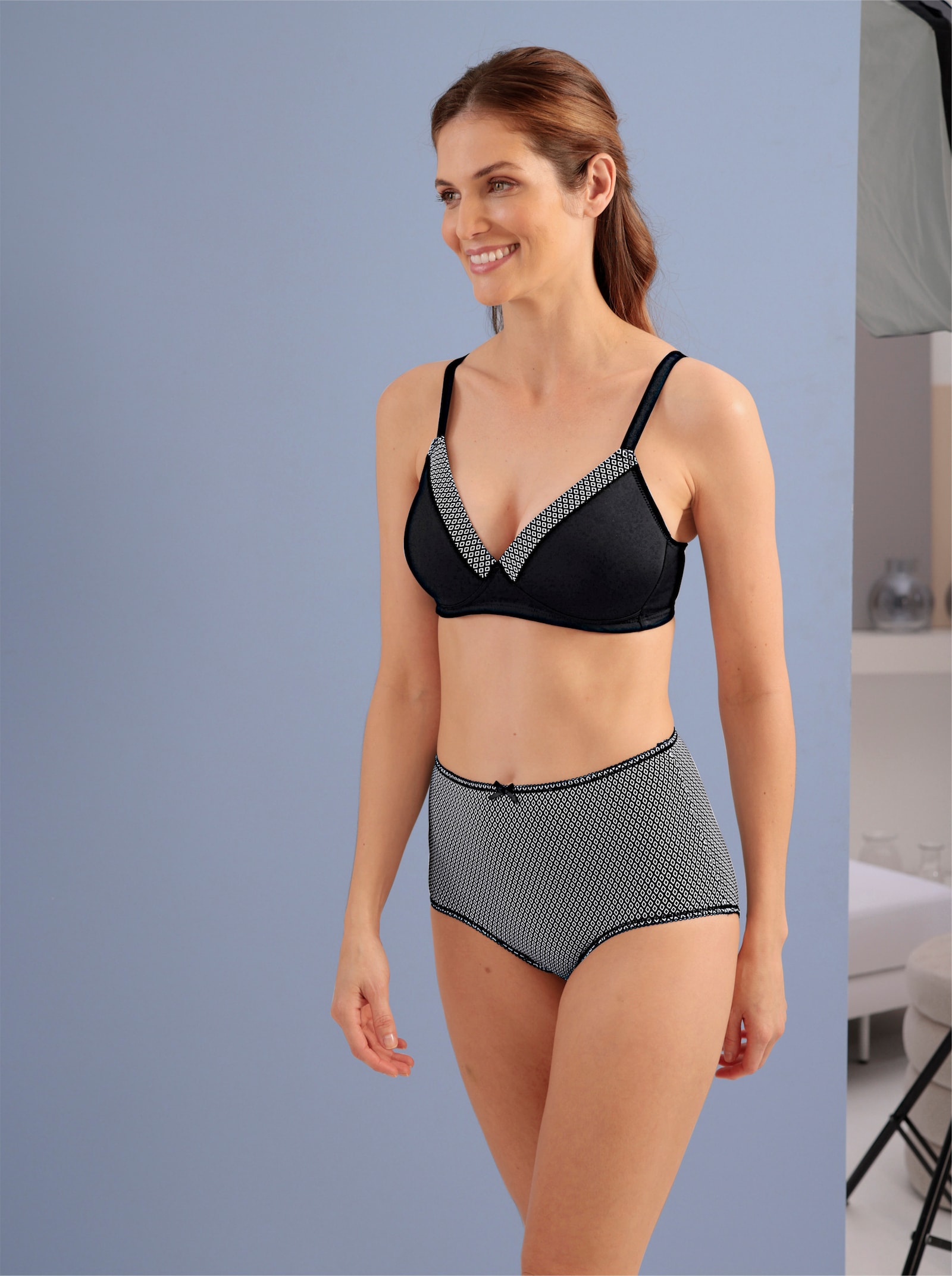 wäschepur T-shirtbeha zonder beugel van rekbaar materiaal - zwart geprint