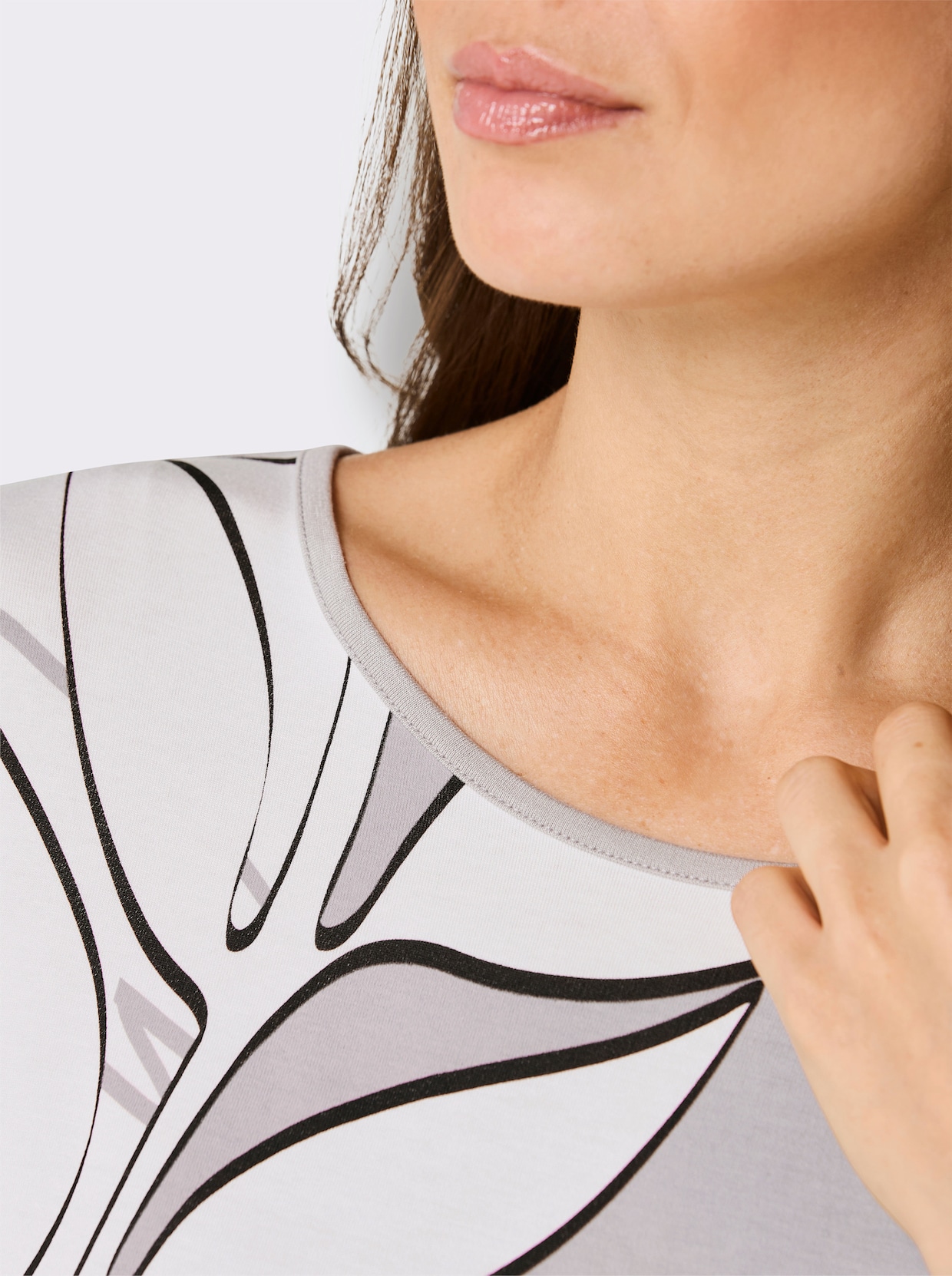 CREATION L PREMIUM Kurzarmshirt in seidig mattem Glanz, mit 95% Modal - ecru-steingrau-bedruckt