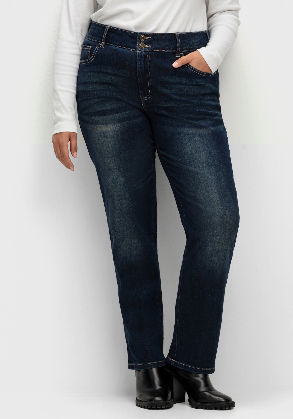 Jeans mit Nieten an den Taschen - dark blue
