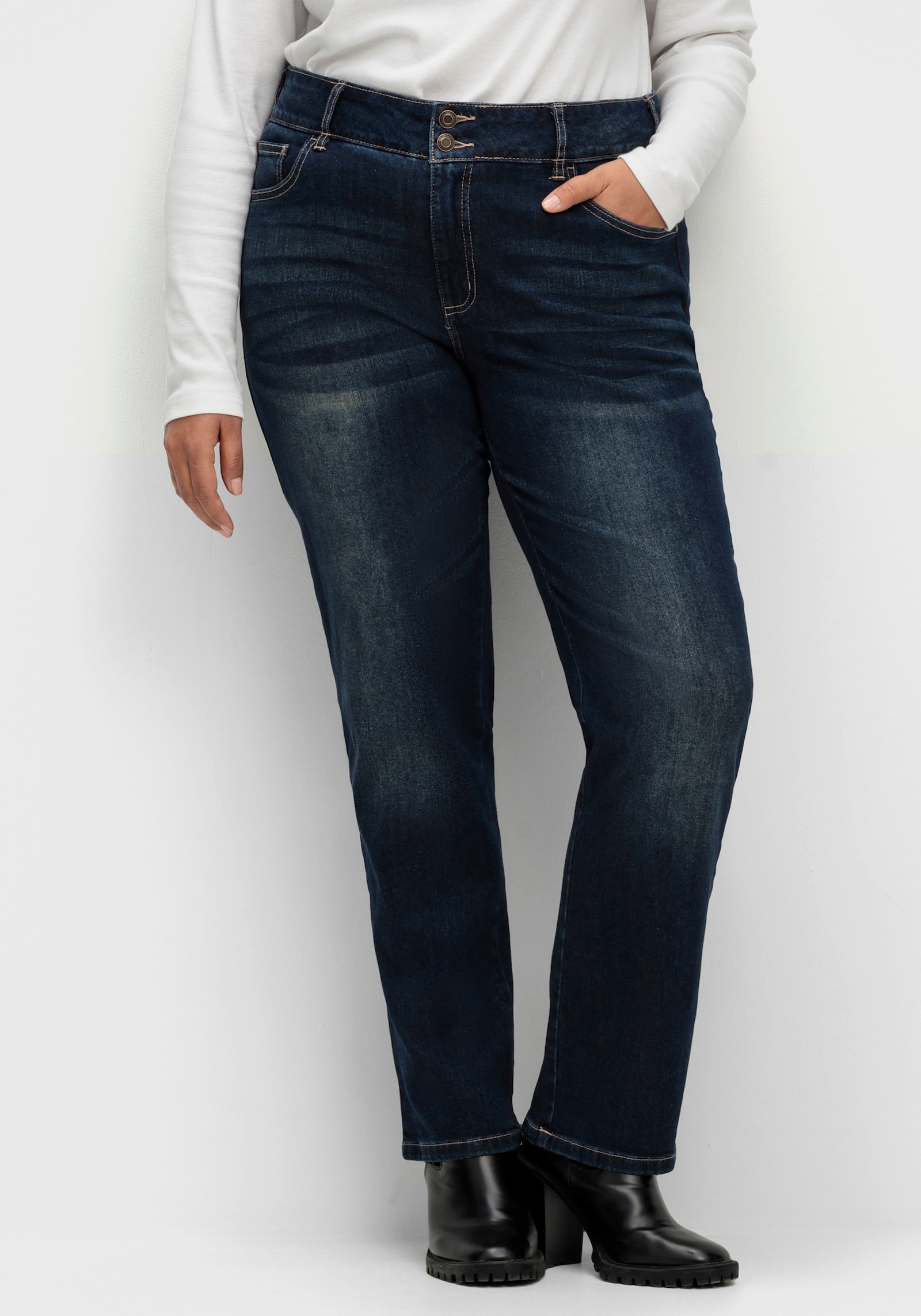 Jeans mit Nieten an den Taschen - dark blue