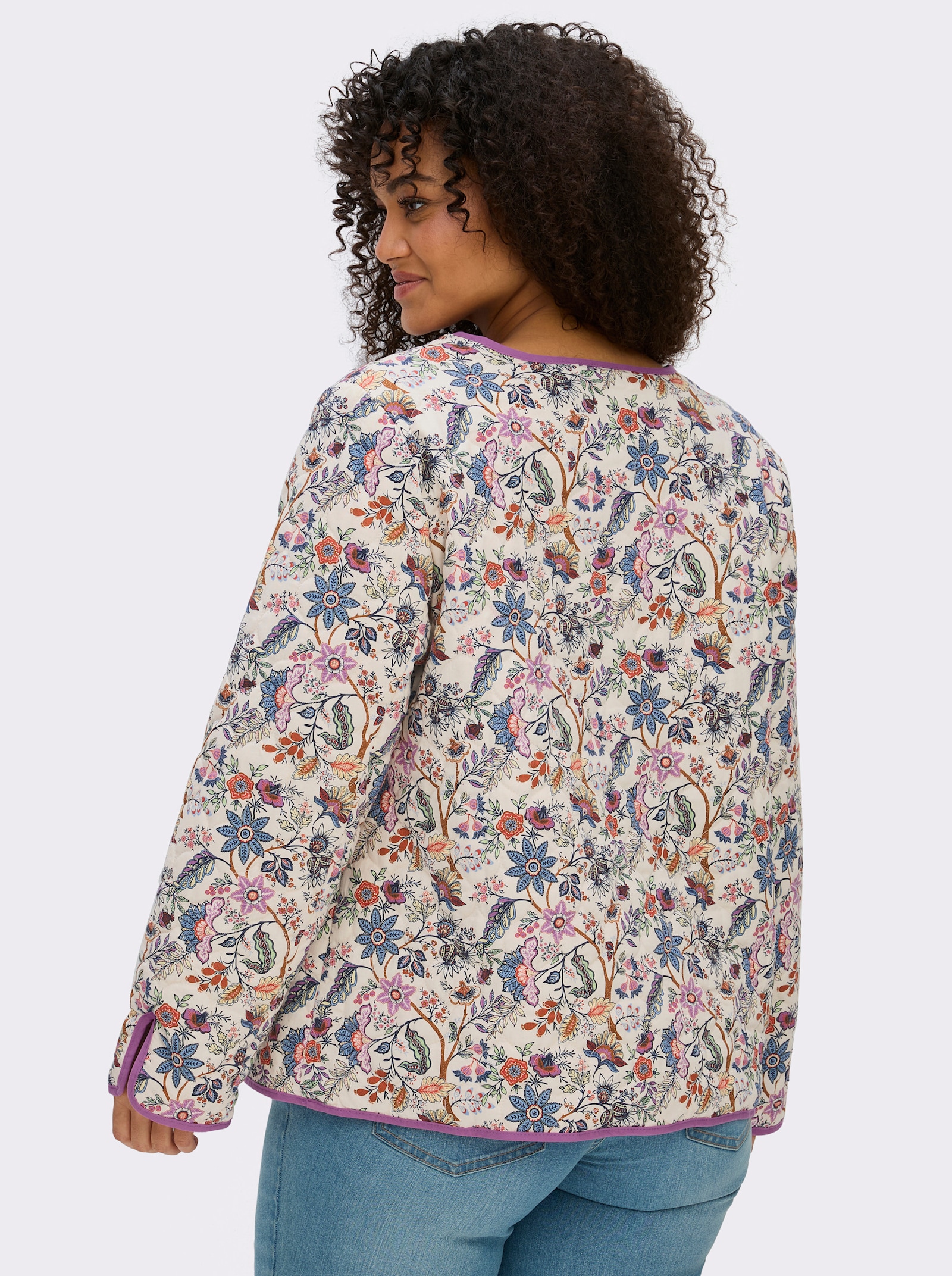 sheego Veste matelassée avec motif floral - couleur ivoire-bleu foncé à motifs