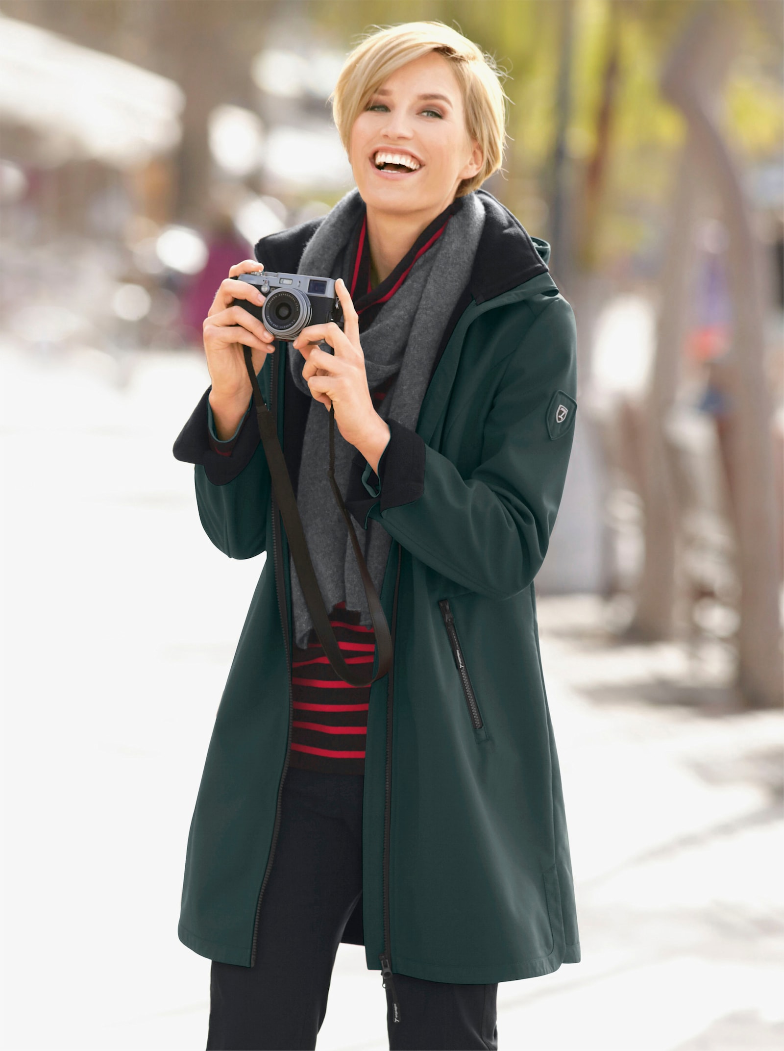 Softshelljacke mit Gummizug im Rücken - petrol