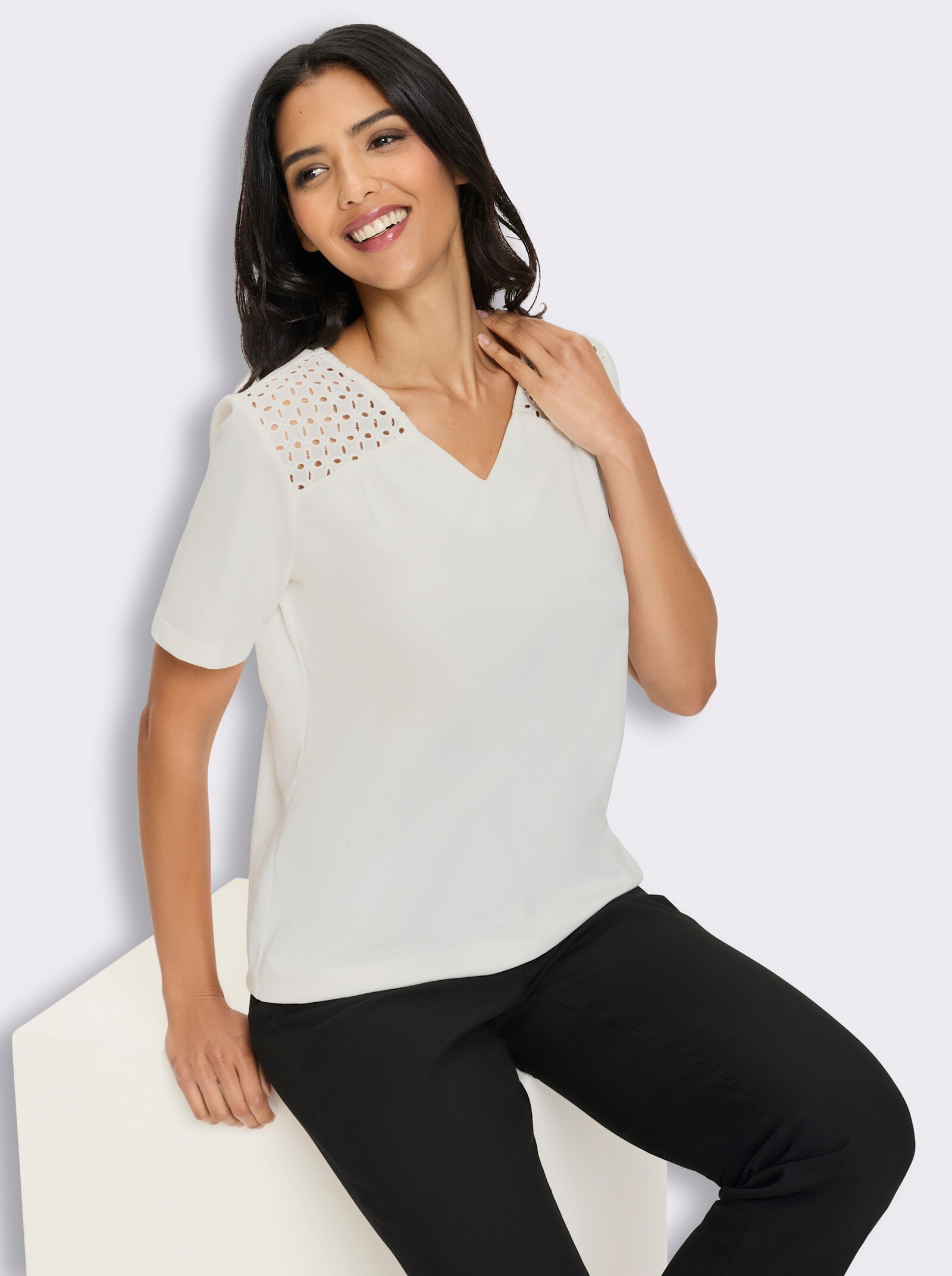 Kurzarmshirt mit Spitzendetails - ecru