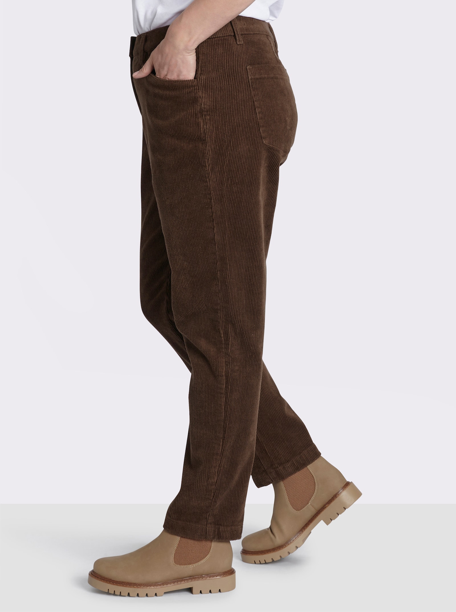 sheego Cordhose mit schmalem Bein - schoko
