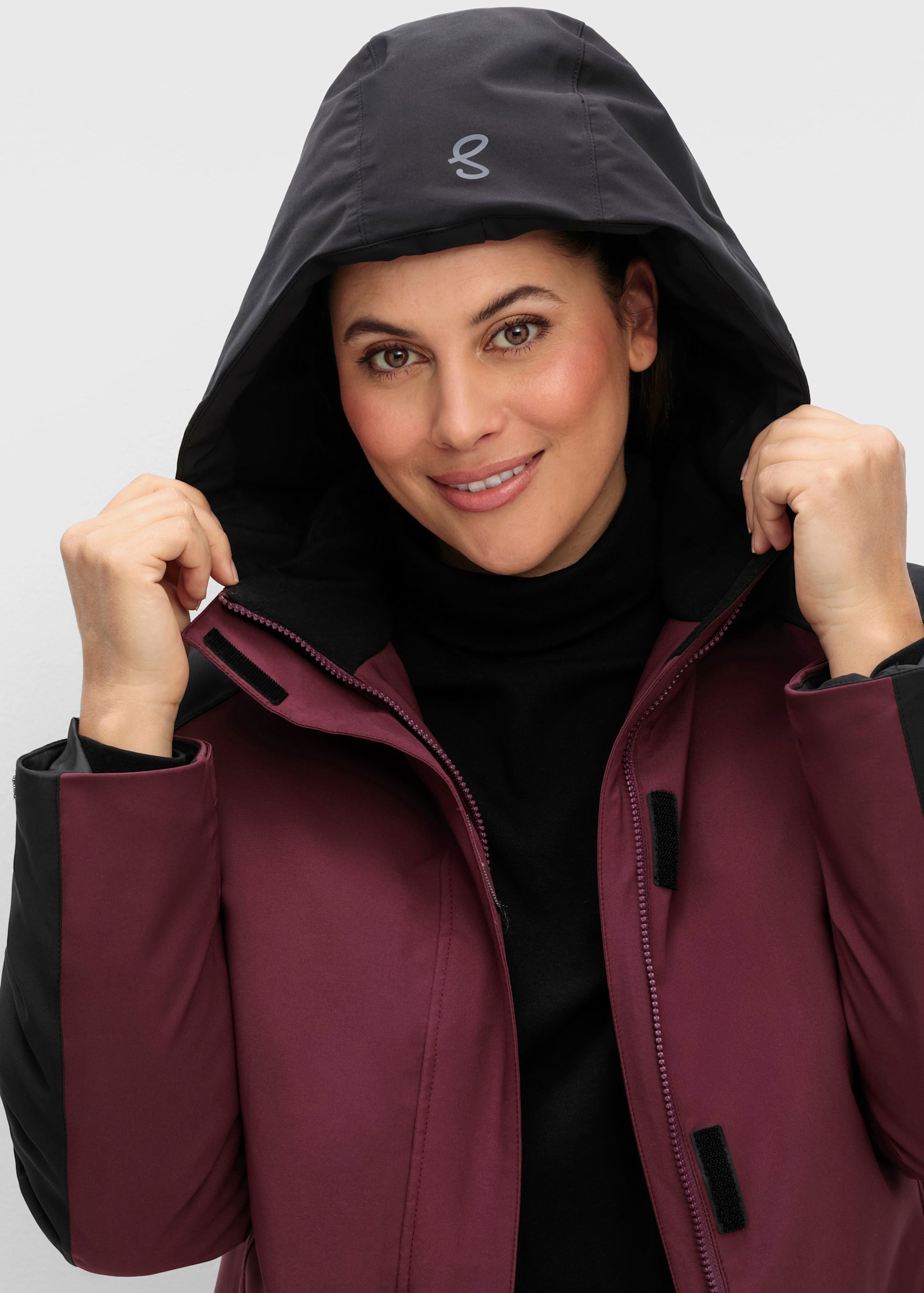 sheego Funktionsjacke in wasser- und winddichter Qualität - bordeaux-schwarz