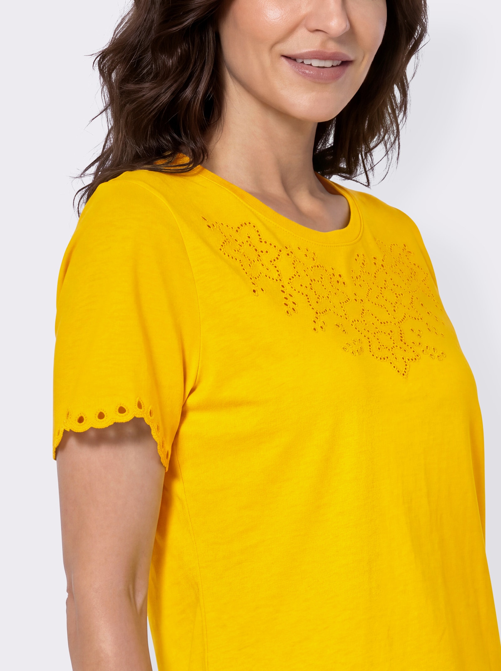 Kurzarmshirt mit Lochstickerei - sonnengelb