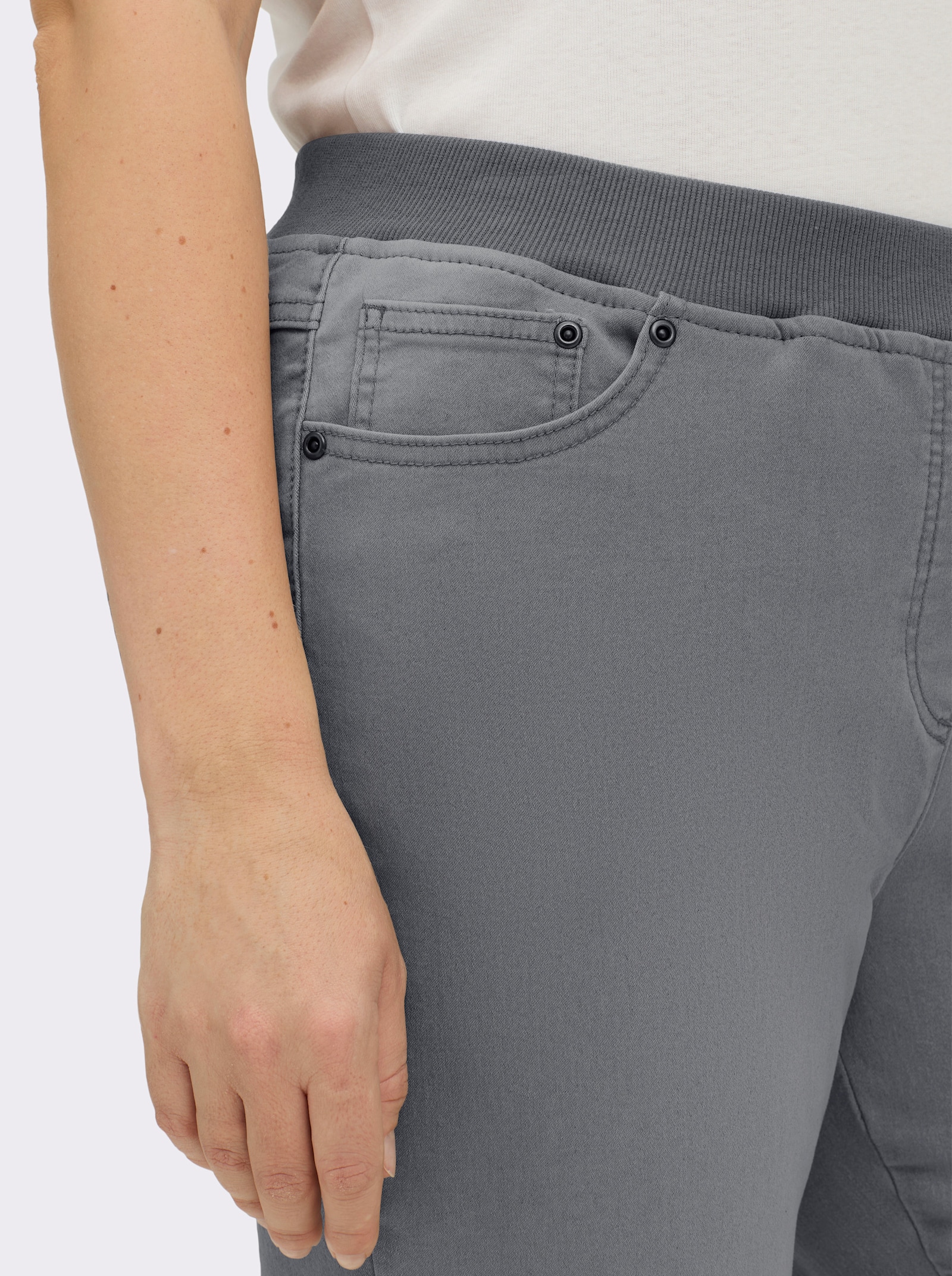 Schlupfjeans mit geripptem Strick-Dehnbund - grey-denim