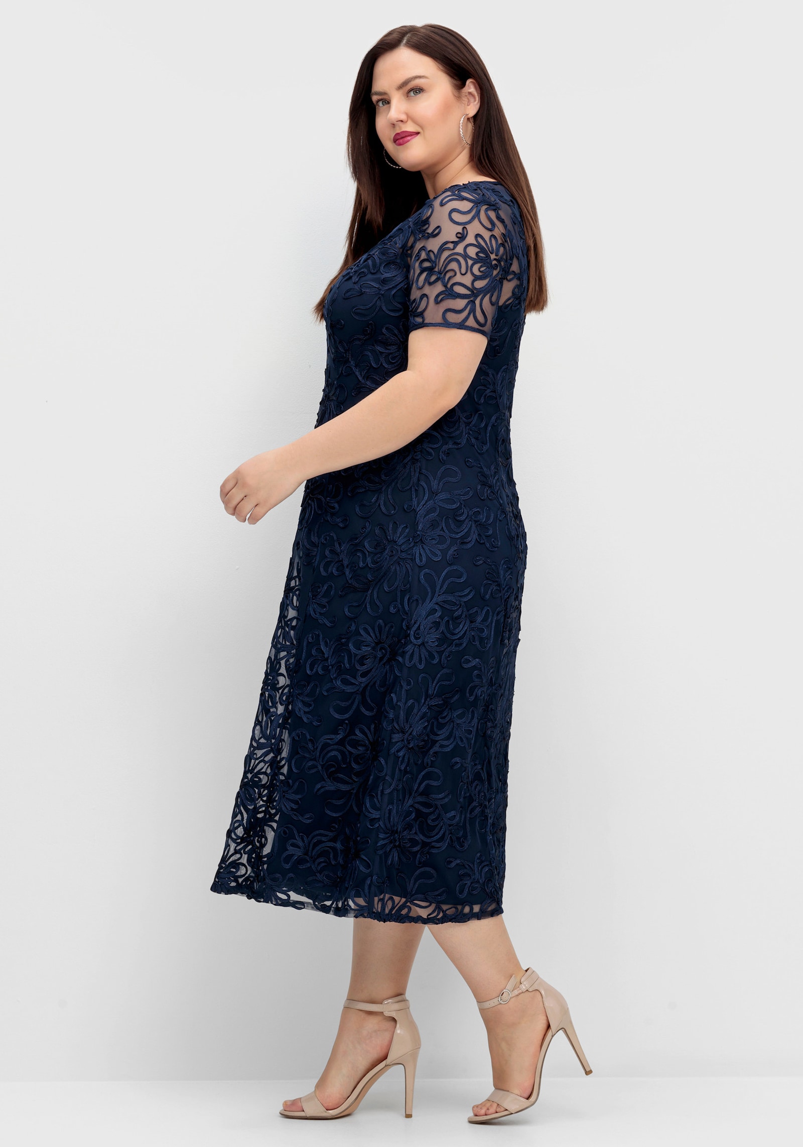 sheego Abendkleid mit Zierborten - marine